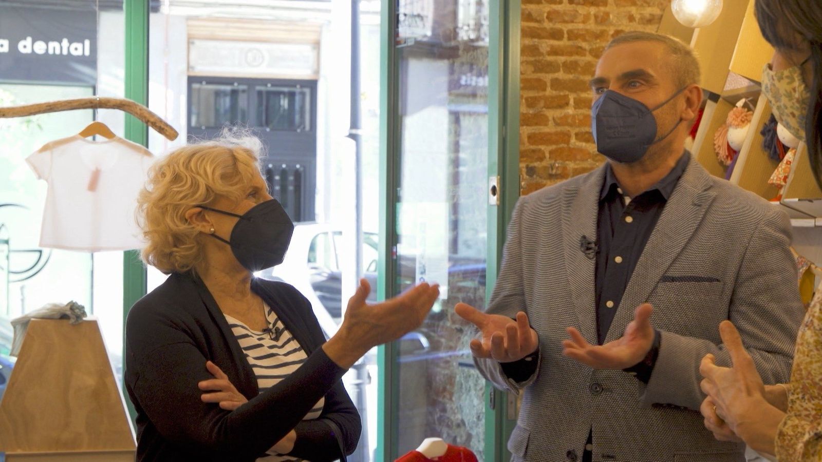 ‘Zapatelas’, el proyecto solidario de Manuela Carmena