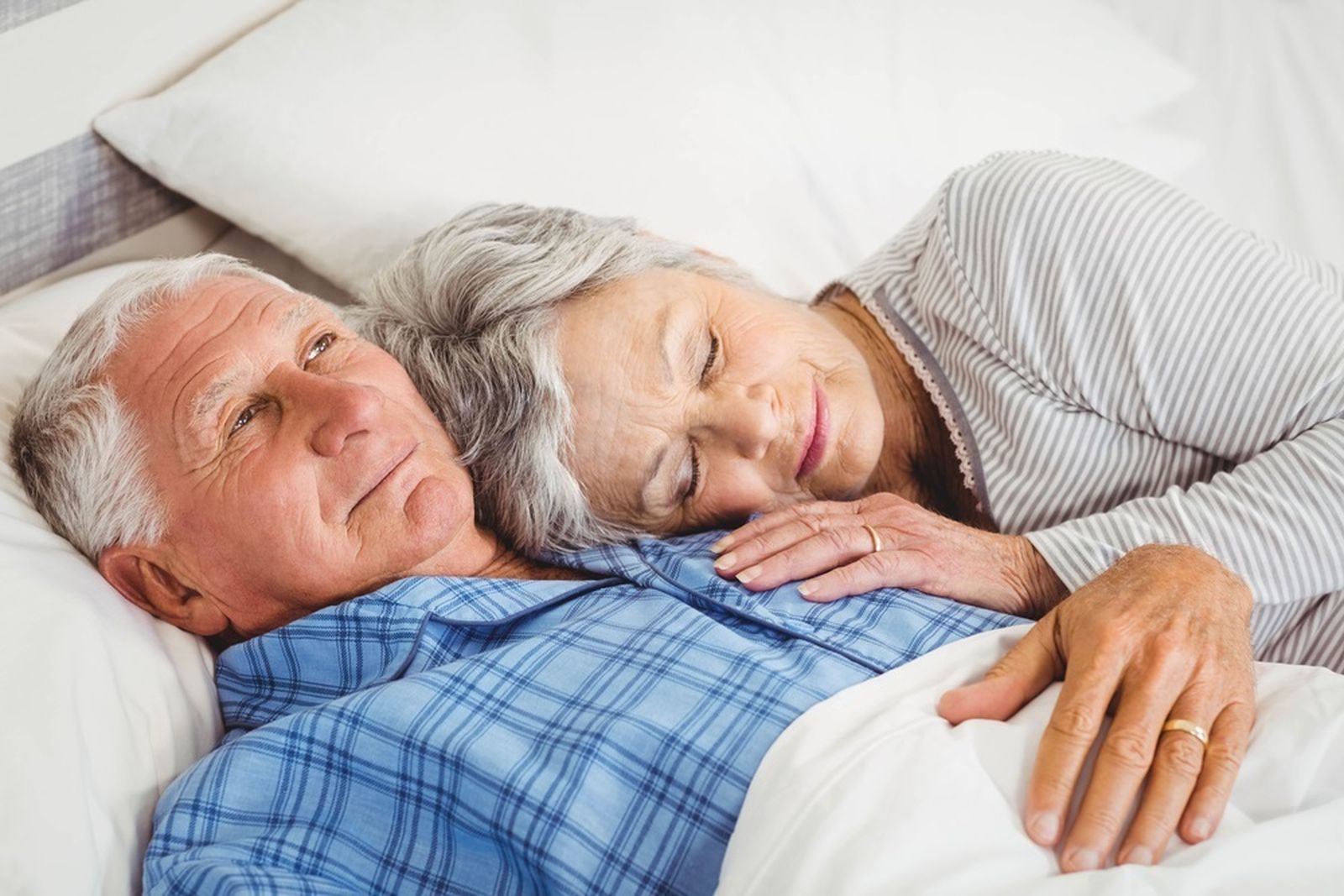 Pareja durmiendo