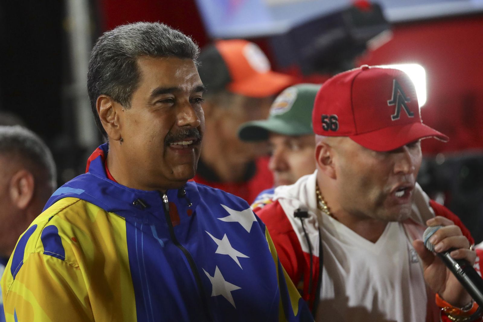 Maduro se proclama vencedor y la oposición denuncia fraude electoral