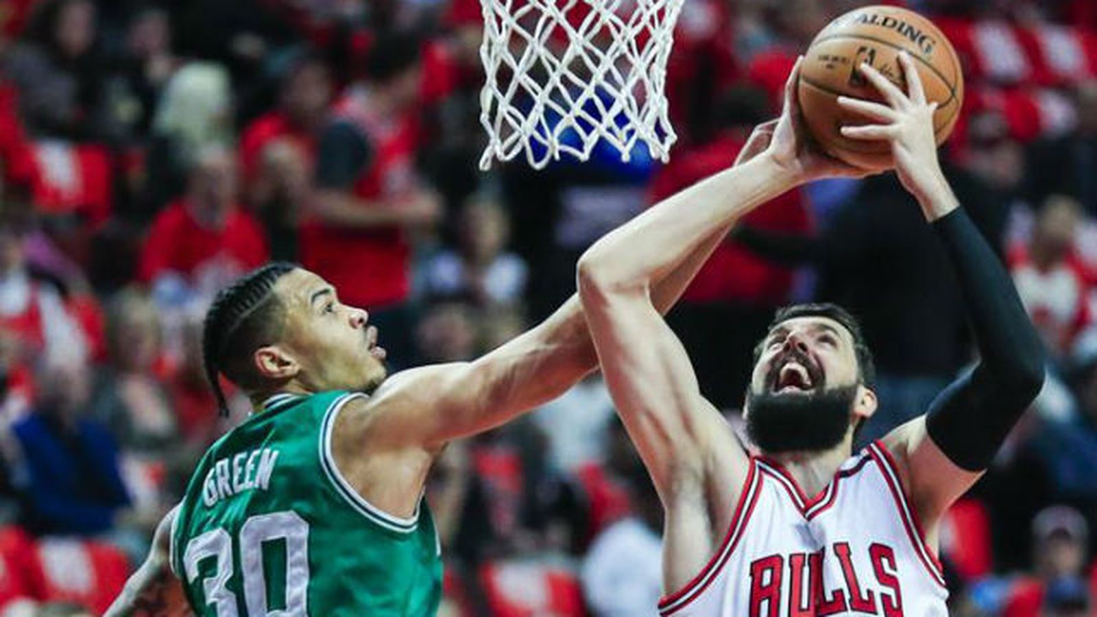 Mirotic ante los Celtics