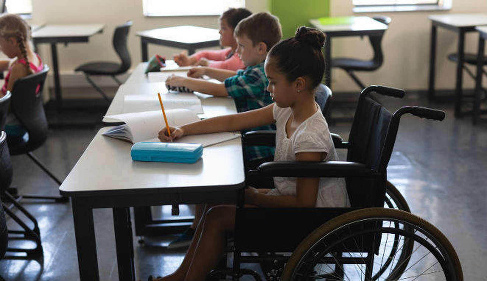 Madrid contará con un servicio de asesoramiento y mediación educativa para menores con discapacidad