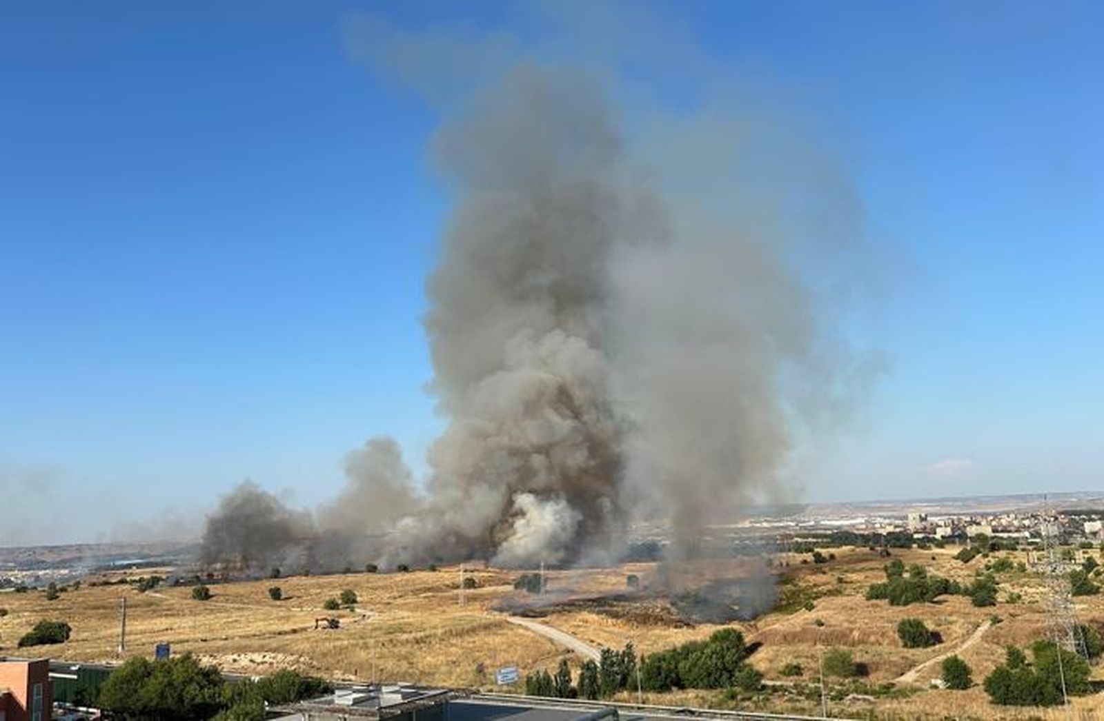 Incendio entre San Blas, Barajas y Coslada