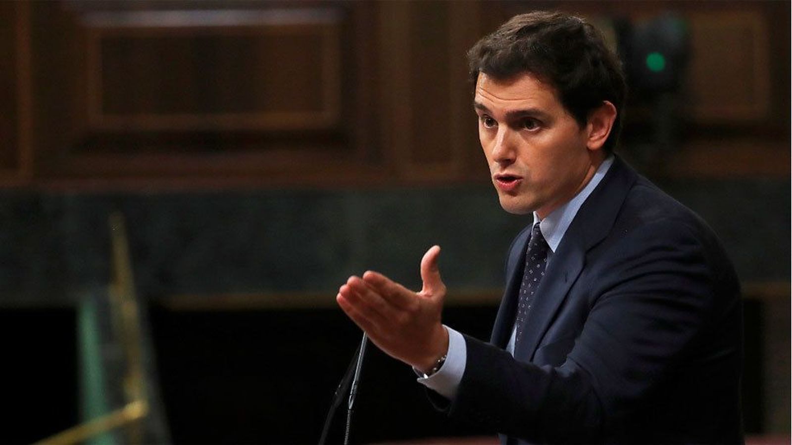 Rivera asegura que Rajoy está a tiempo de dimitir y buscar una salida pactada con Cs