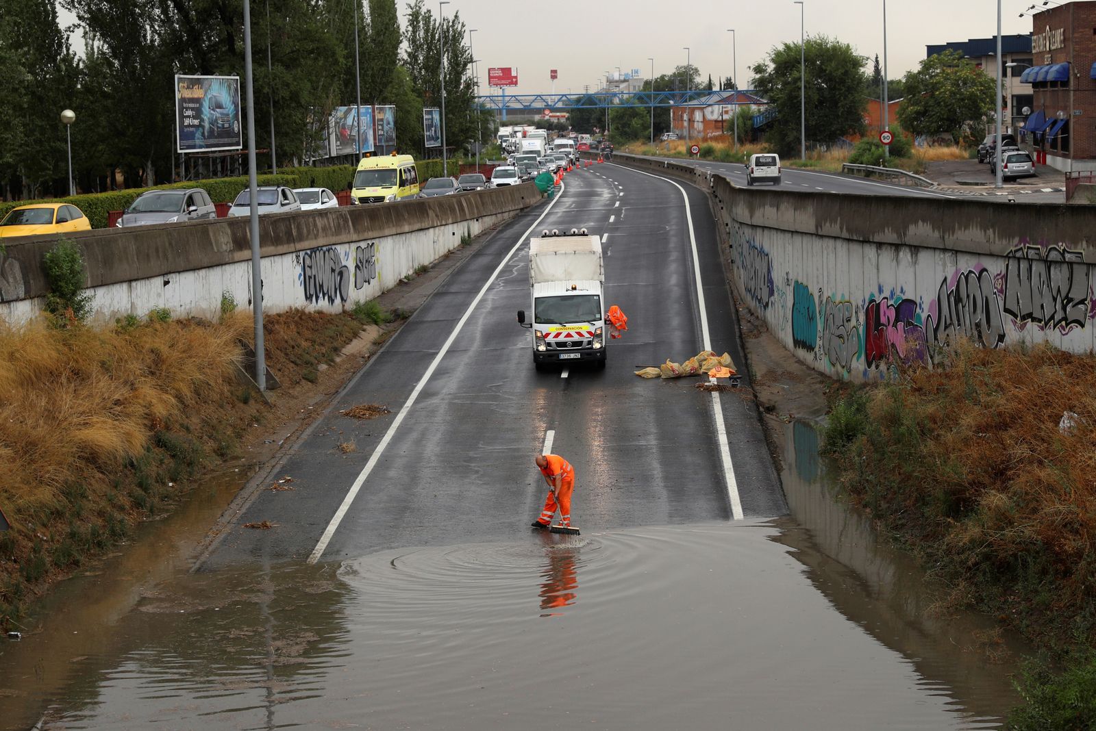 Reabierto al tráfico los dos tramos de la M-506 inundados en Fuenlabrada