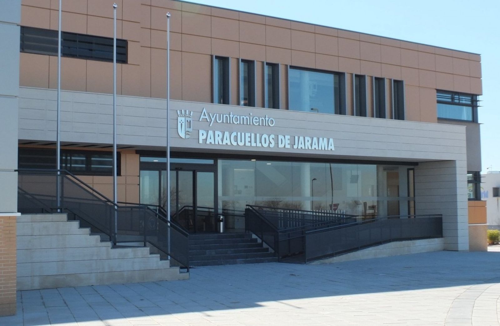 Fachada del edificio consistorial de Paracuellos de Jarama