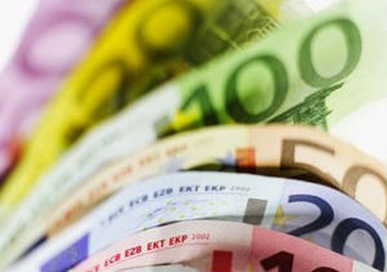 Fitch rebaja la calificación de la deuda de Andalucía, Canarias, Cataluña, Murcia y Valencia