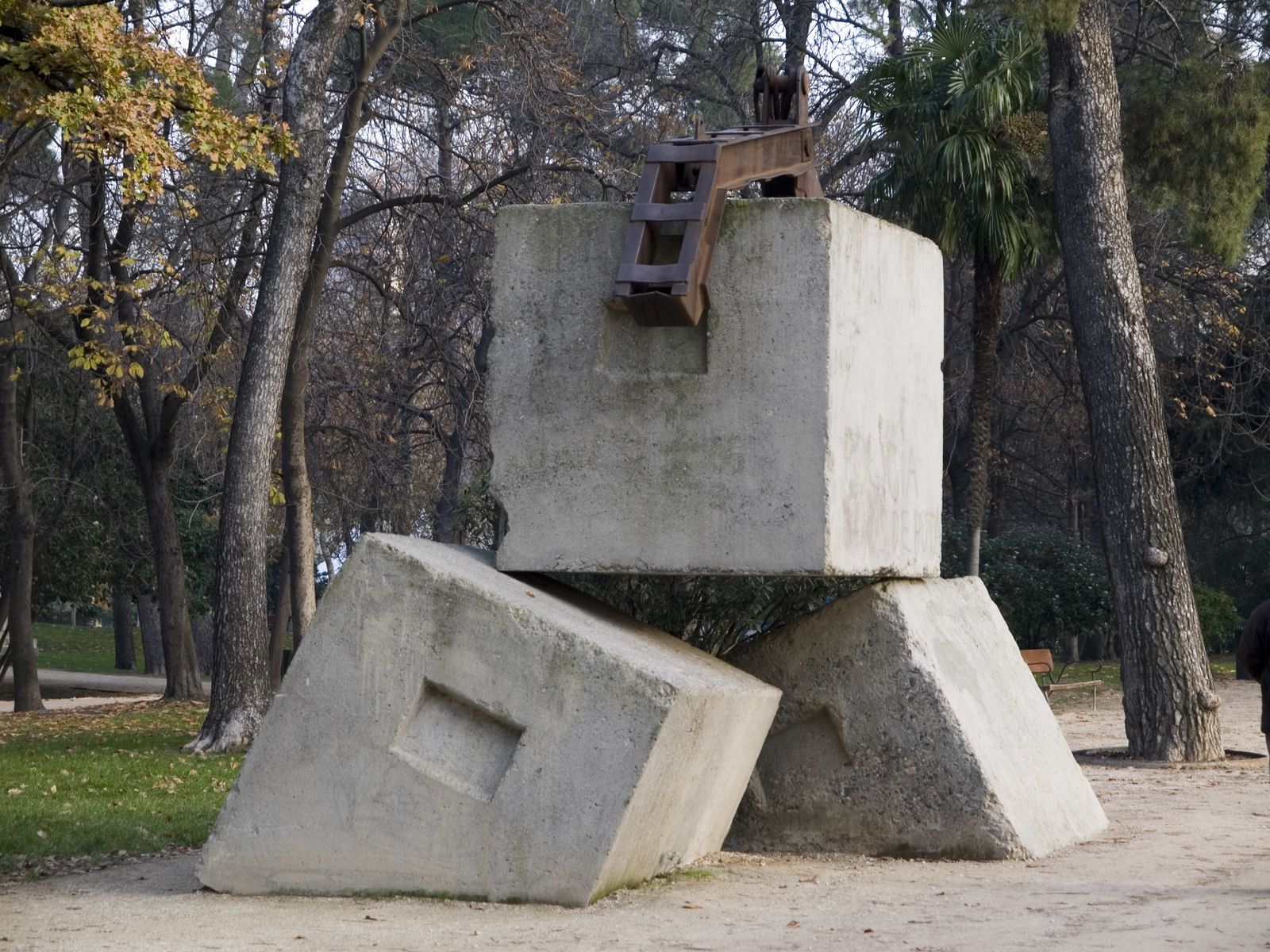Cubos de hormigón de la escollera del Puerto de Bilbao, en El Retiro. Obra de Agustín Ibarrola 'Cubos de la Memoria'
