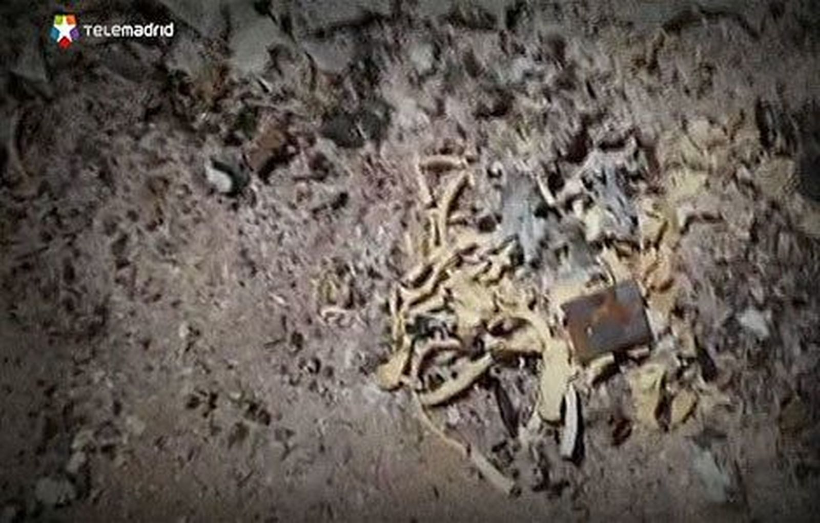 Villa del Prado investiga la aparición de restos de ataúdes y cuerpos en el camposanto