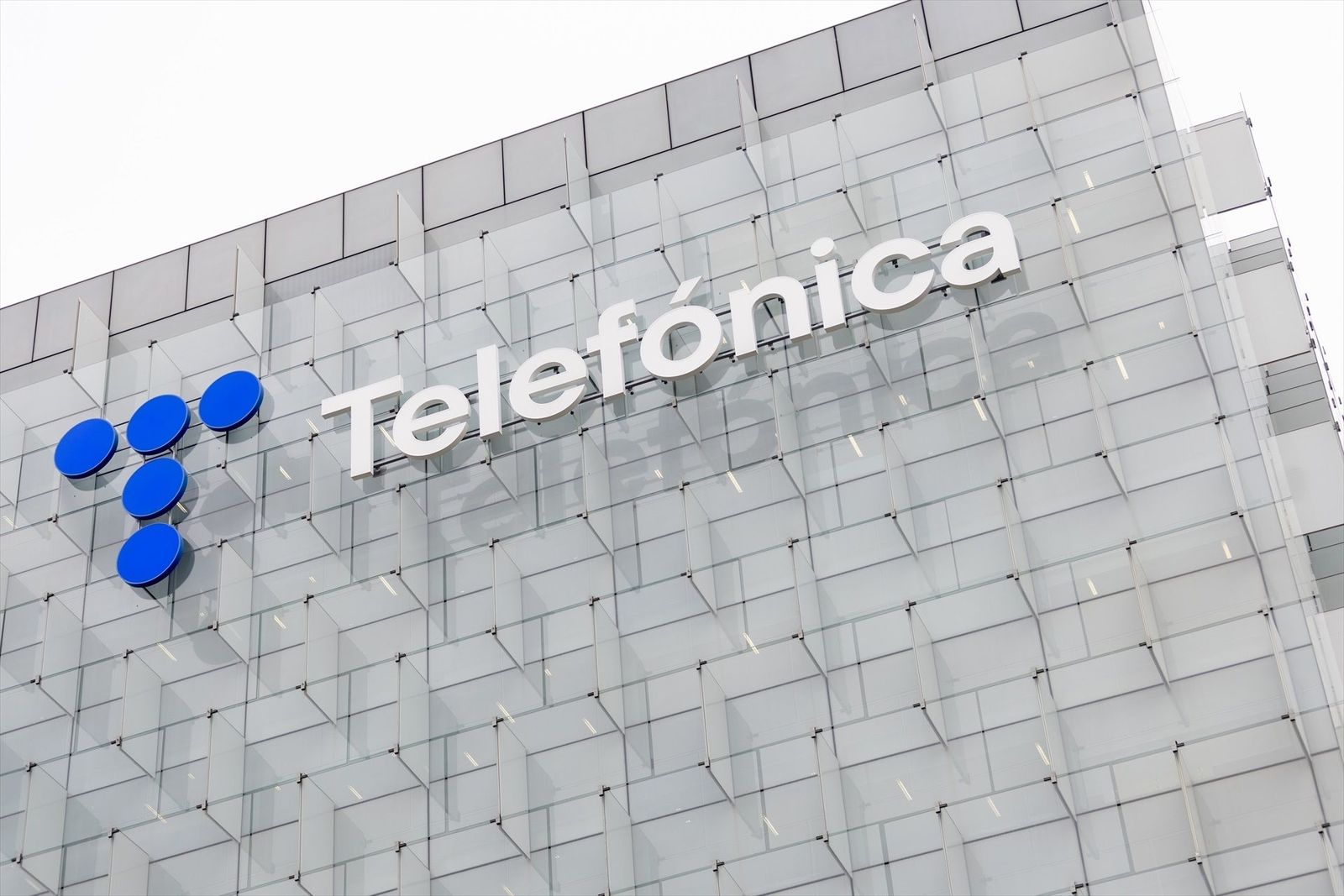 El Gobierno autoriza a la saudí STC a completar la adquisición del 9,9% de Telefónica