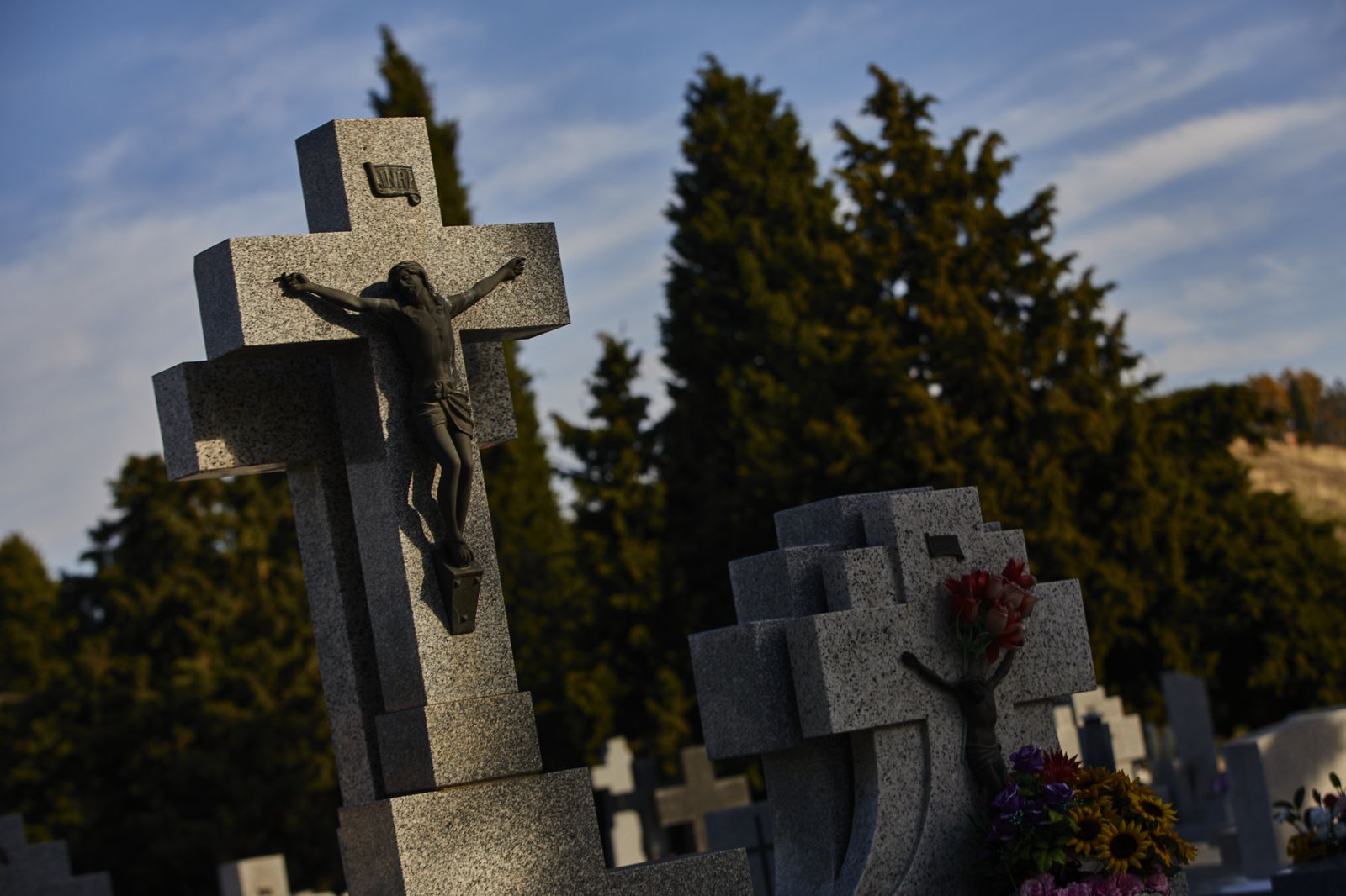 Tumbas en el cementerio de la Almudena