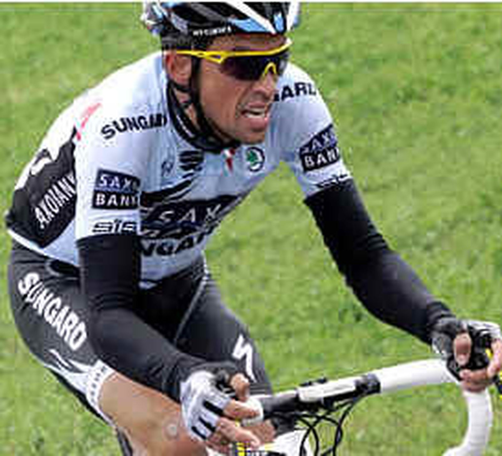 Contador dinamita la etapa a 90 kilómetros de la meta y sólo cede a dos kilómetros de la cima de L'Alpe d'Huez