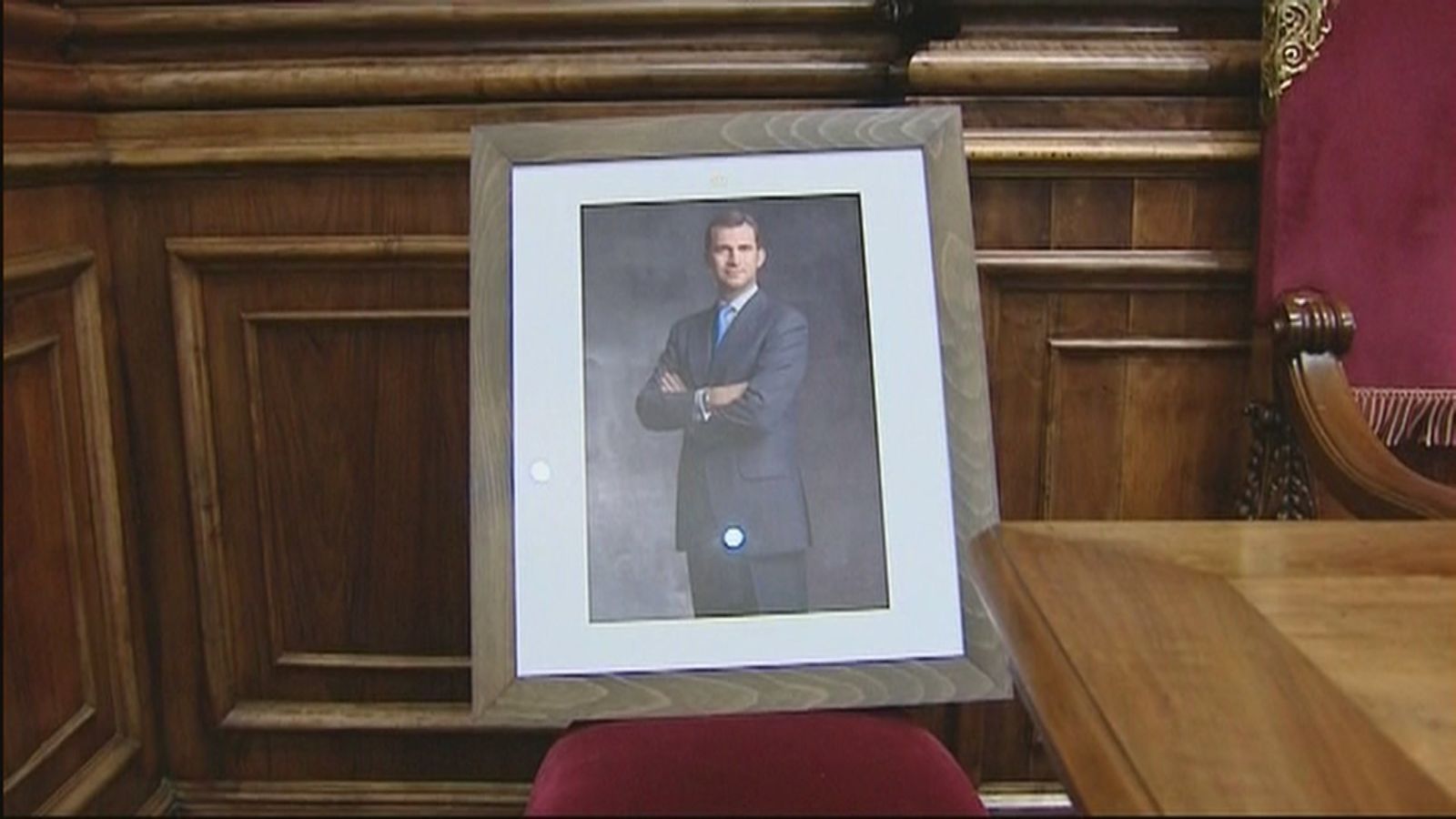El Supremo obliga a Colau a colocar la efigie del rey en el Ayuntamiento