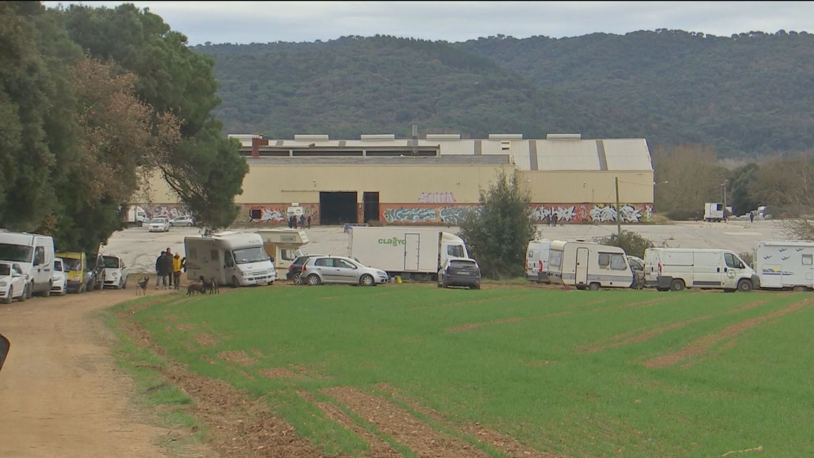 Los Mossos piden a la Generalitat un protocolo a seguir con los asistentes a la 'rave' de Llinars del Vallès (Barcelona)