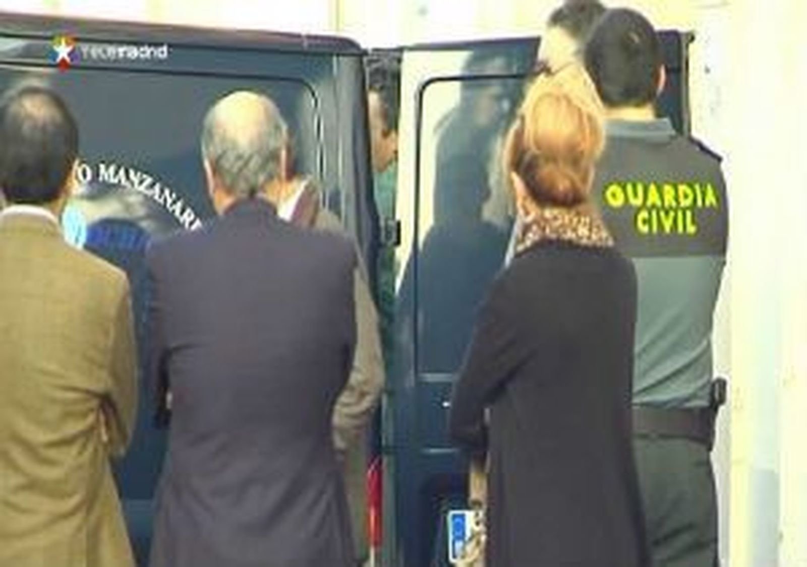 Amigos y familiares despiden a los niños y su abuela asesinados en Manzanares