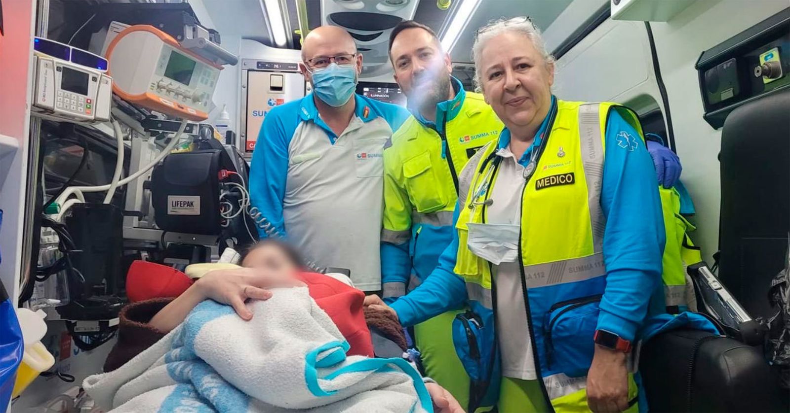 Sanitarios del Summa 112 atiende un parto en una vivienda de Alcalá