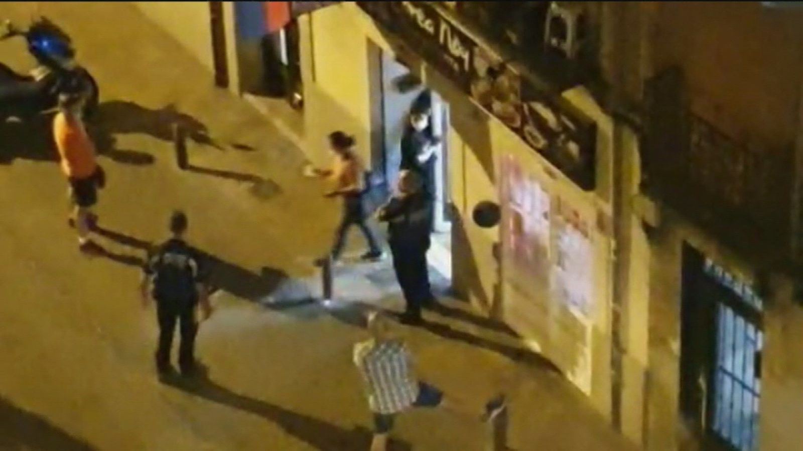 Desalojan un bar de Tetuán que celebraba un bautizo con 70 personas donde debía haber 20