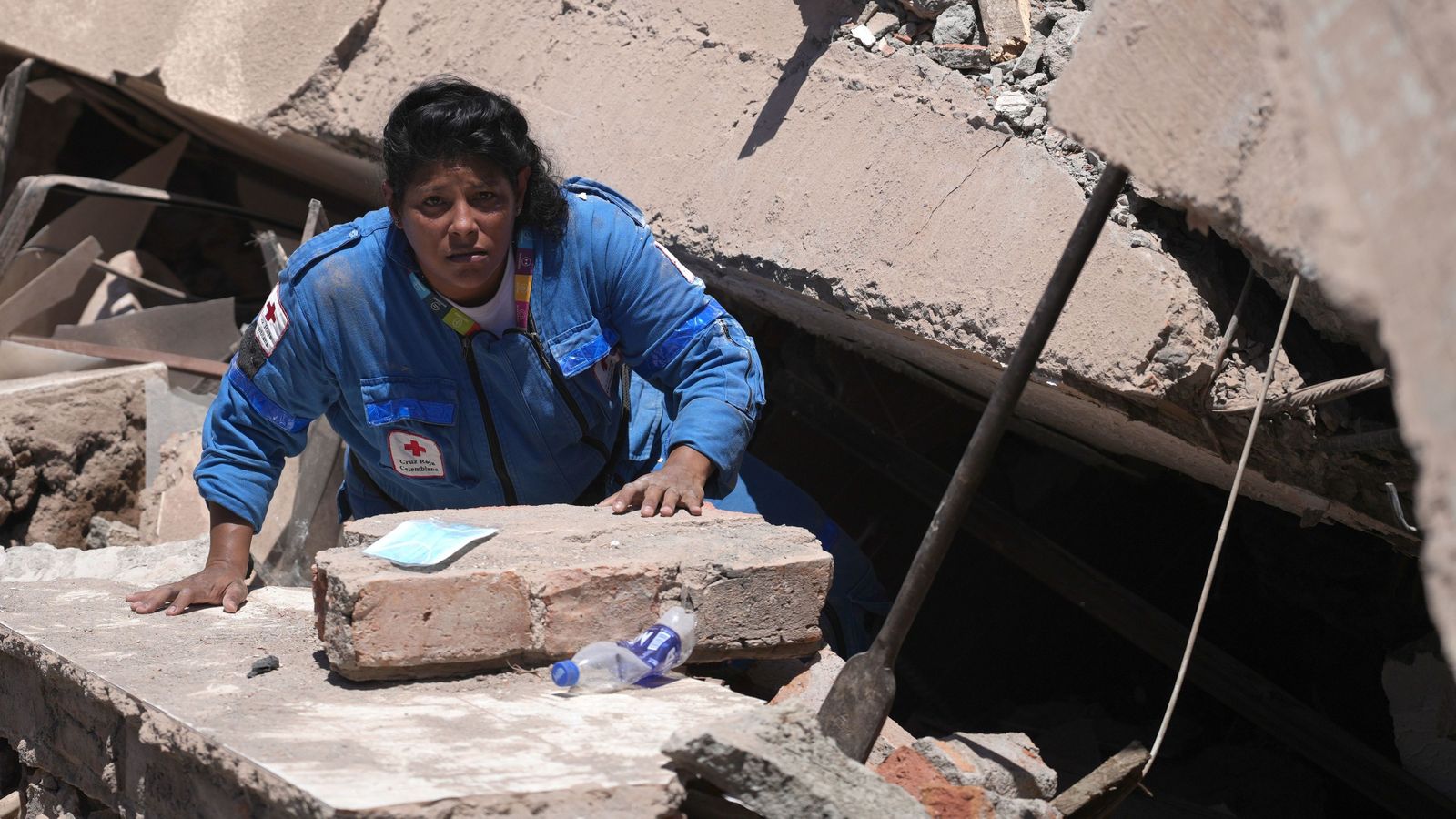 Al menos 240 muertos en cuatro regiones de Colombia por el terremoto