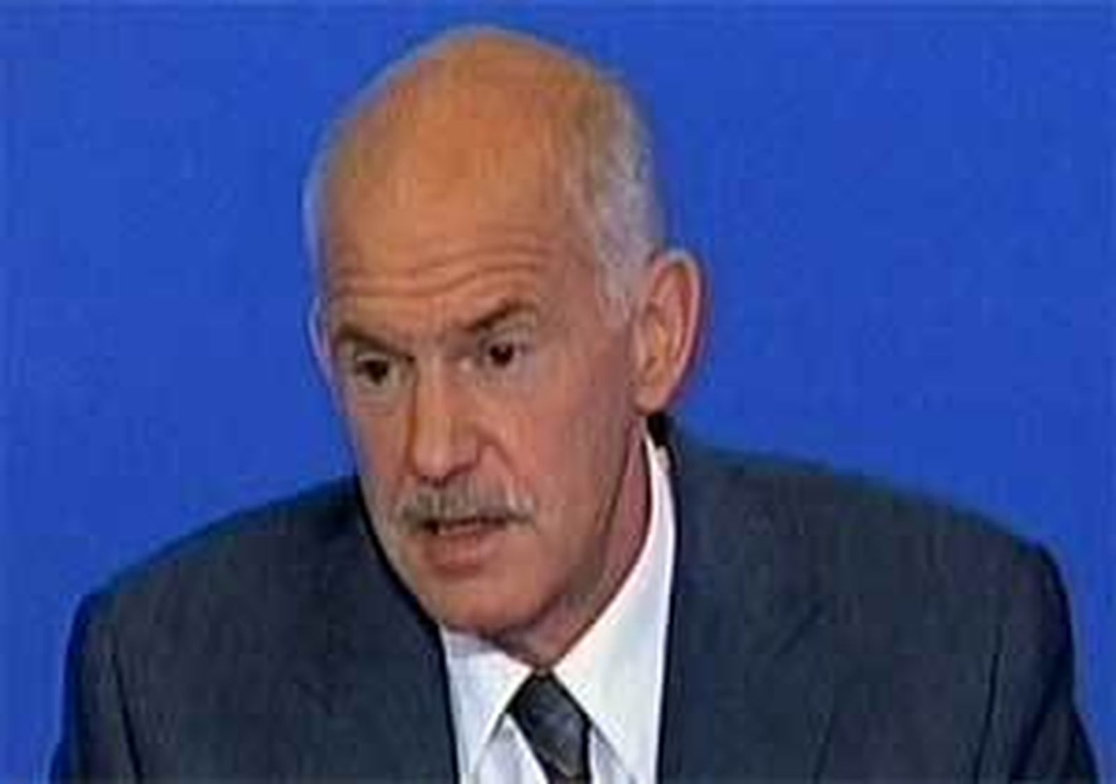 Papandréu cancela su viaje a Estados Unidos por la gravedad de la crisis en Grecia