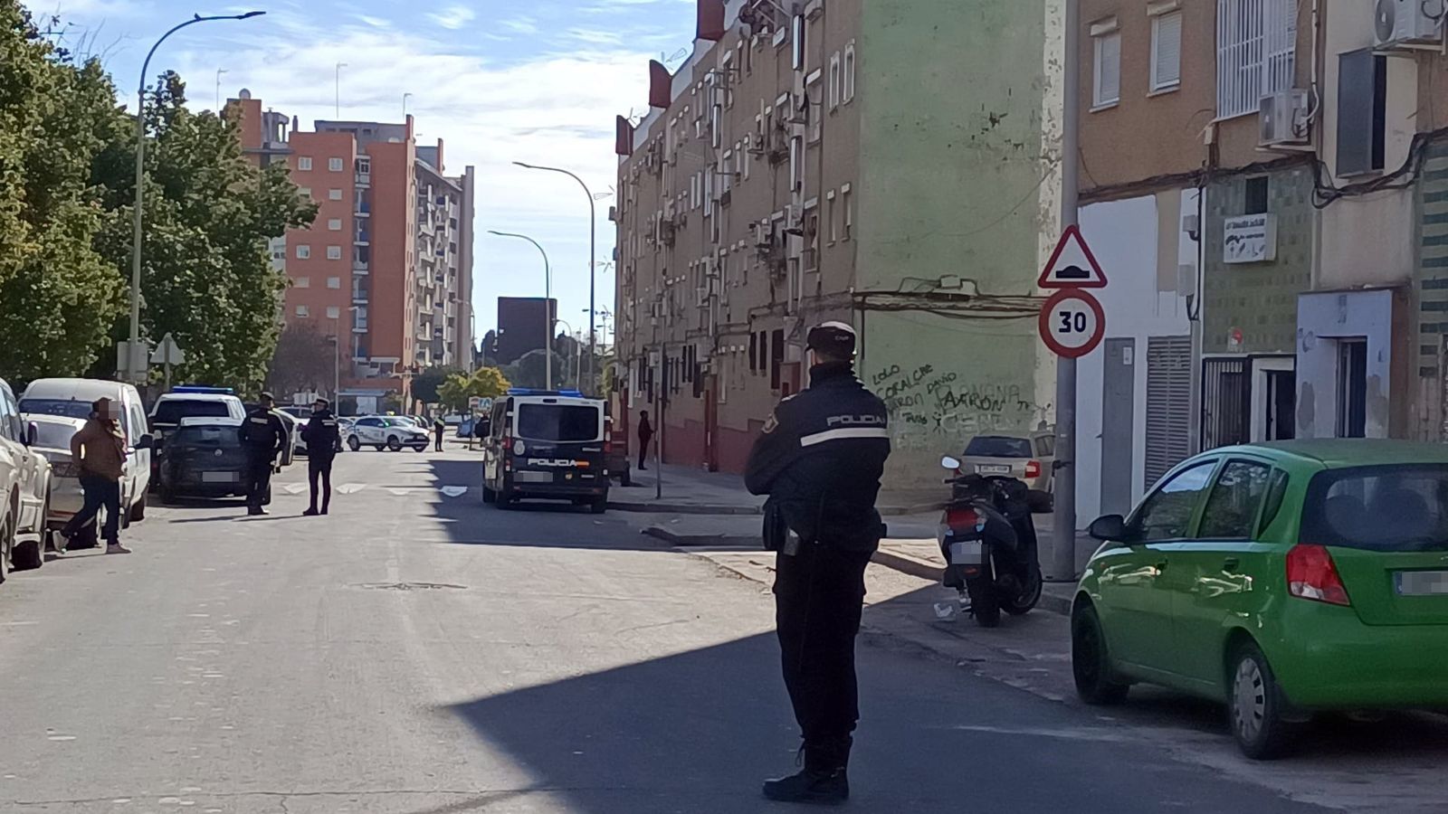 Se atrinchera en su casa y amenaza con explotar una bombona