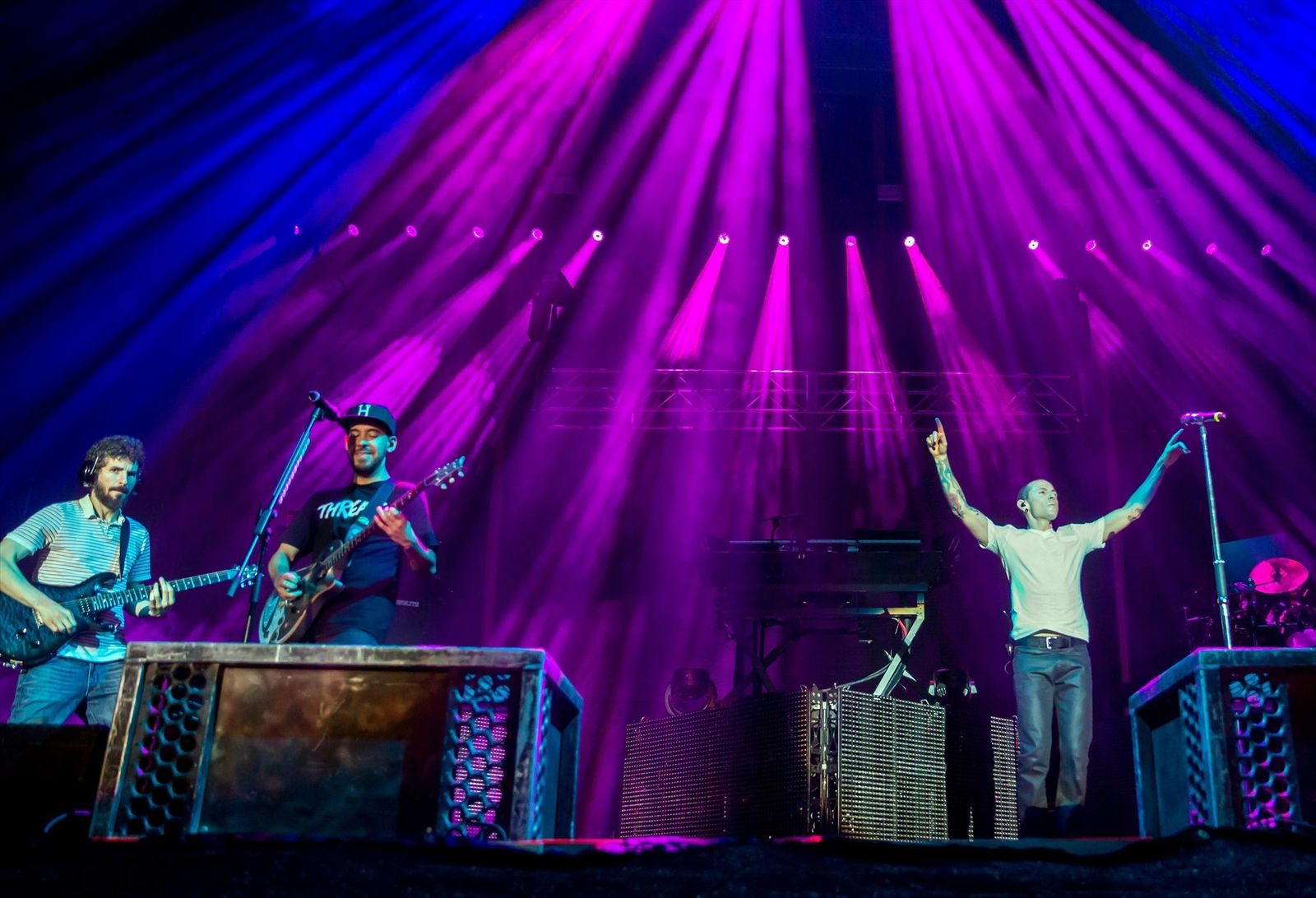 Linkin Park durante un concierto en 2015