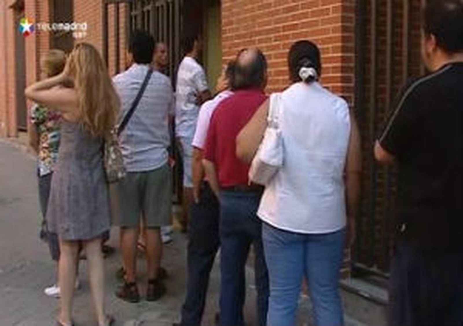 El paro se sitúa al borde de los cinco millones con una tasa del 21,52%