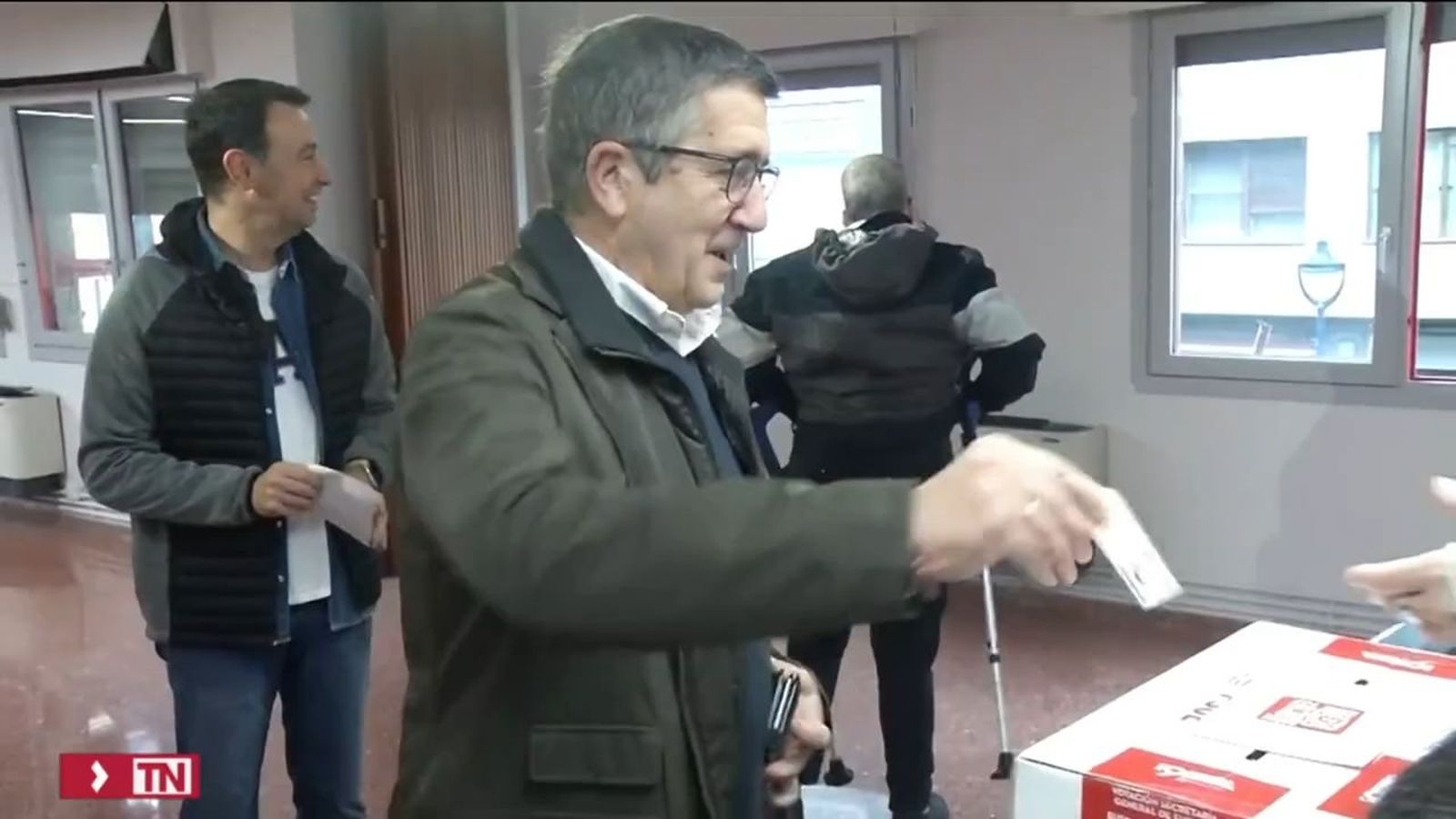 Socialistas votan consulta interna sobre investidura