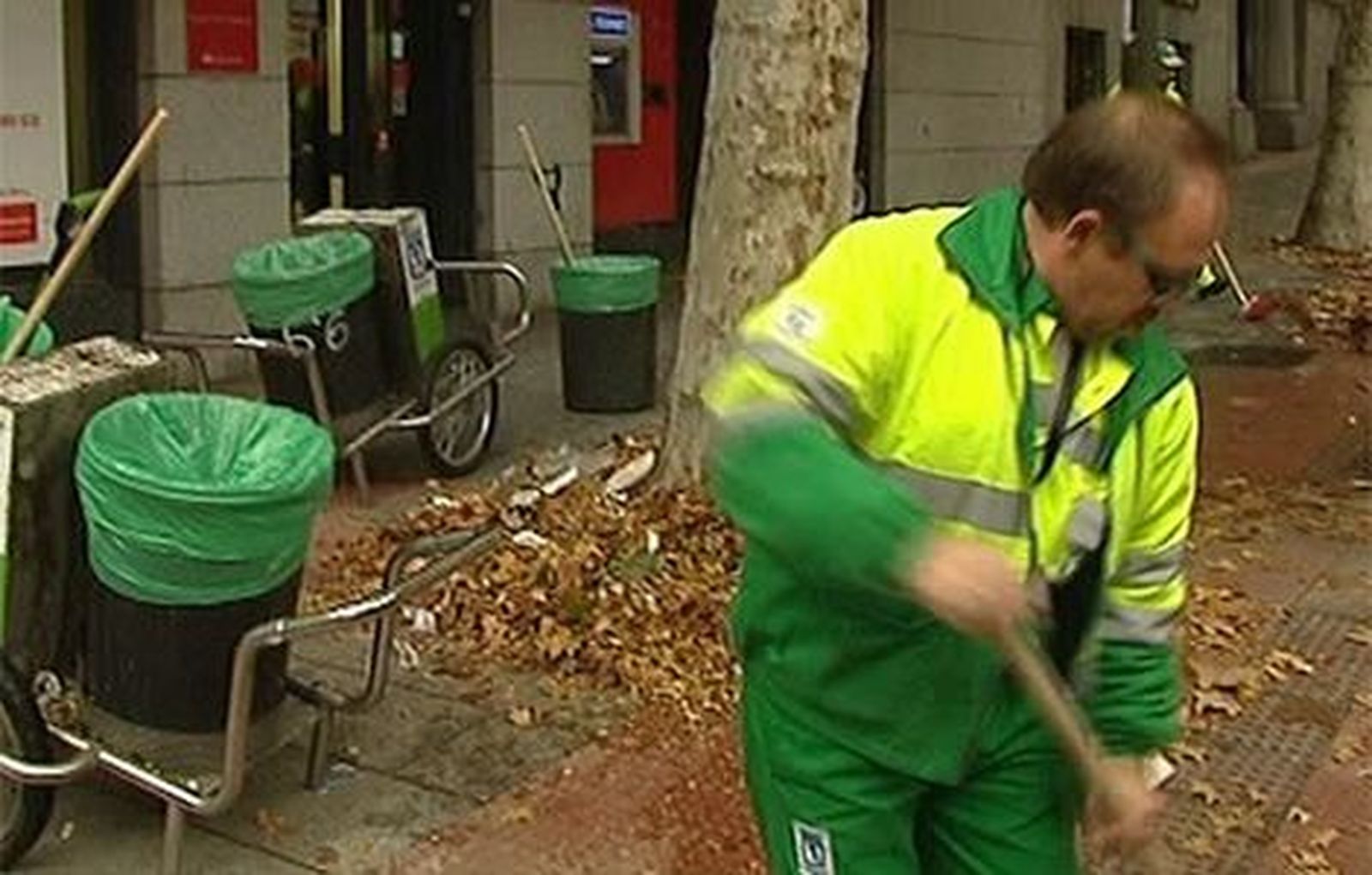 Los empleados de limpieza de Madrid vuelven al trabajo tras 13 días de huelga