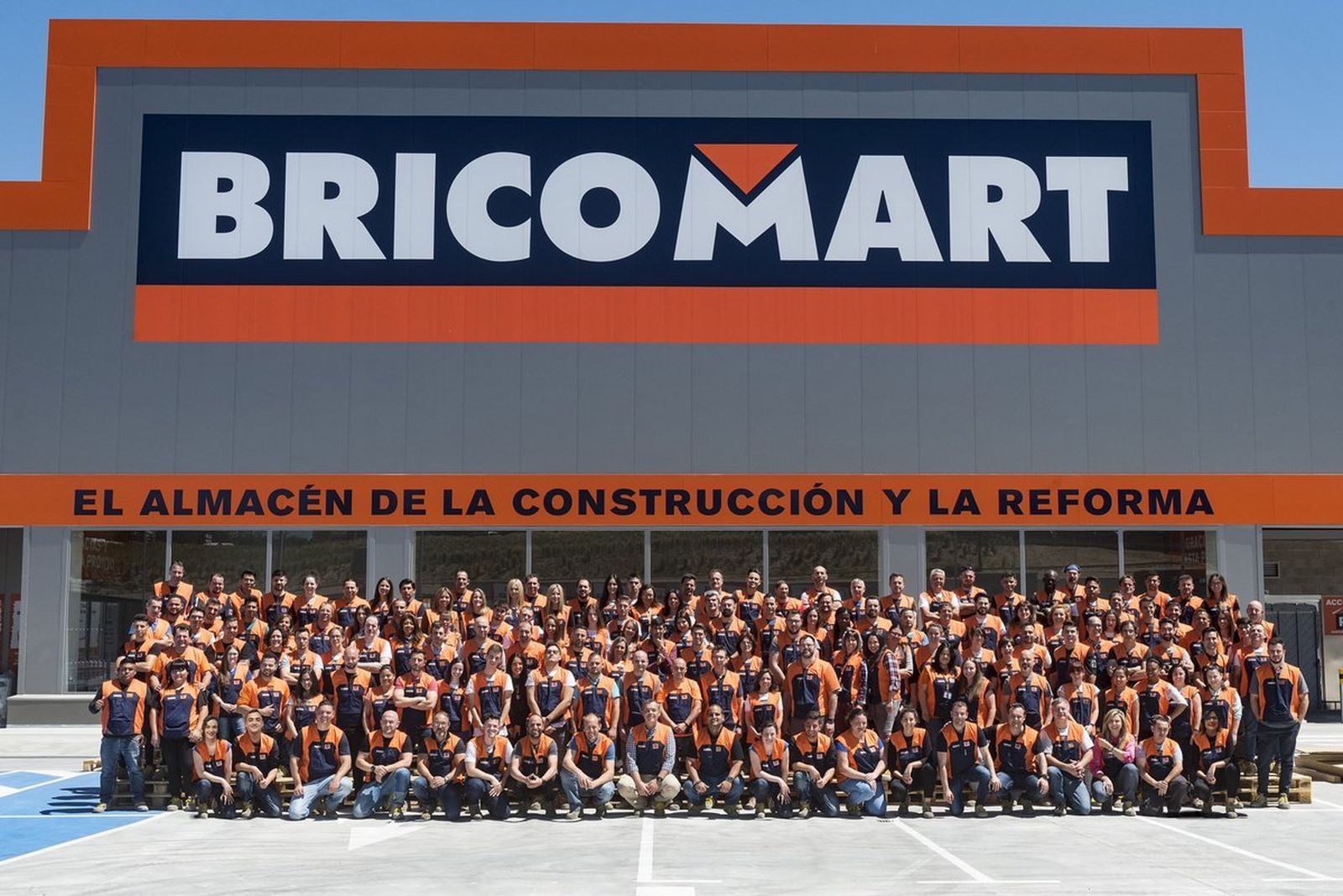 Programa de empleo en Bricomart para titulados universitarios
