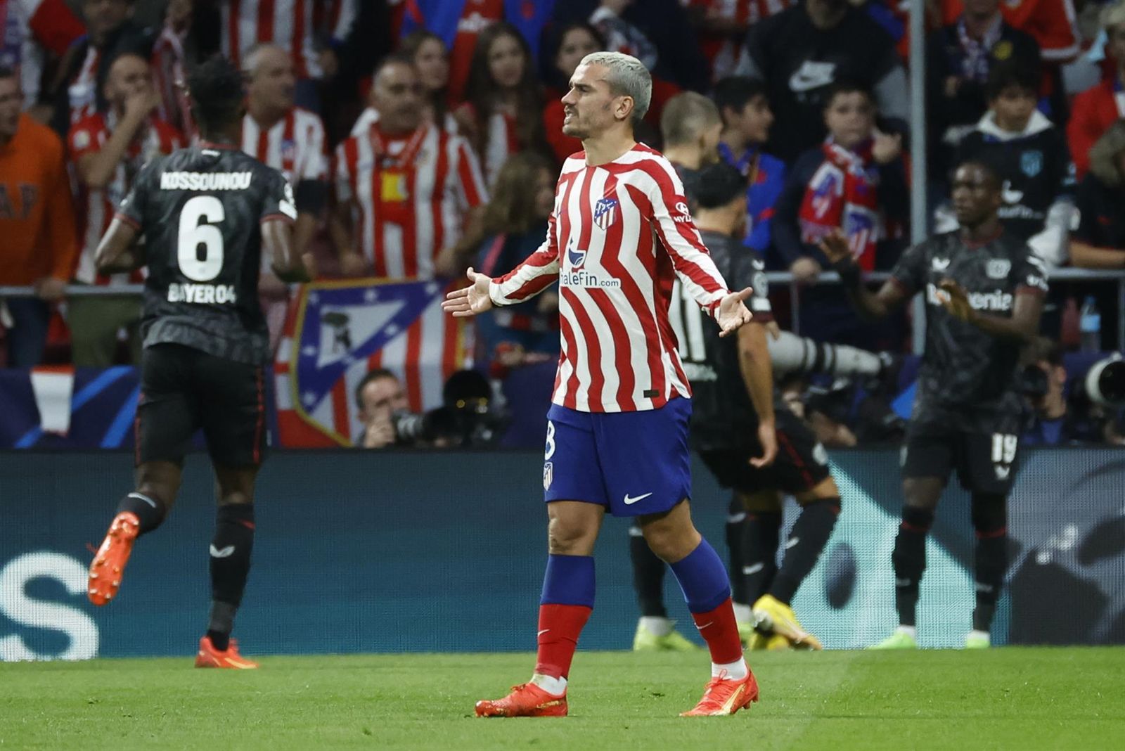 Griezmann ante el Bayer Leverkusen