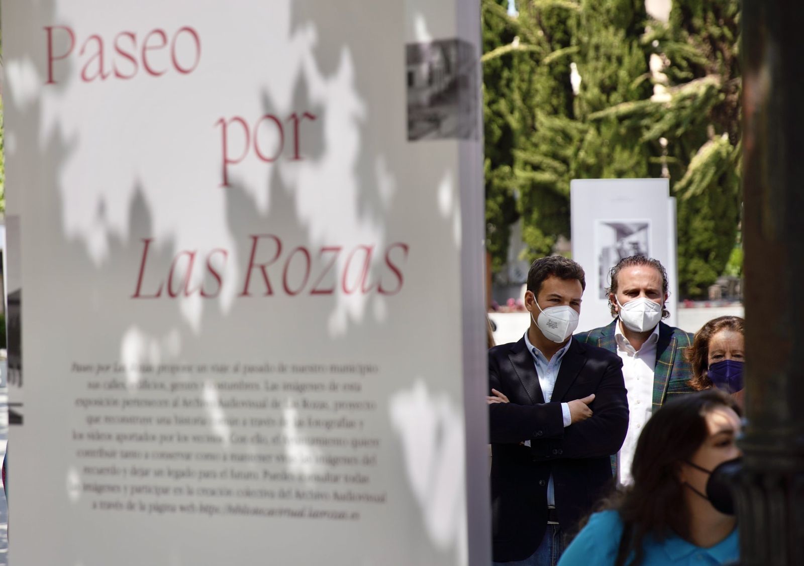 La Plaza de España de Las Rozas acoge una exposición  con fotografías del pasado de las calles del municipio