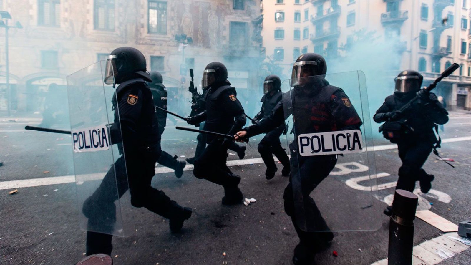 Nueve policías acusados por cargas en Barcelona el 1-O piden la amnistía