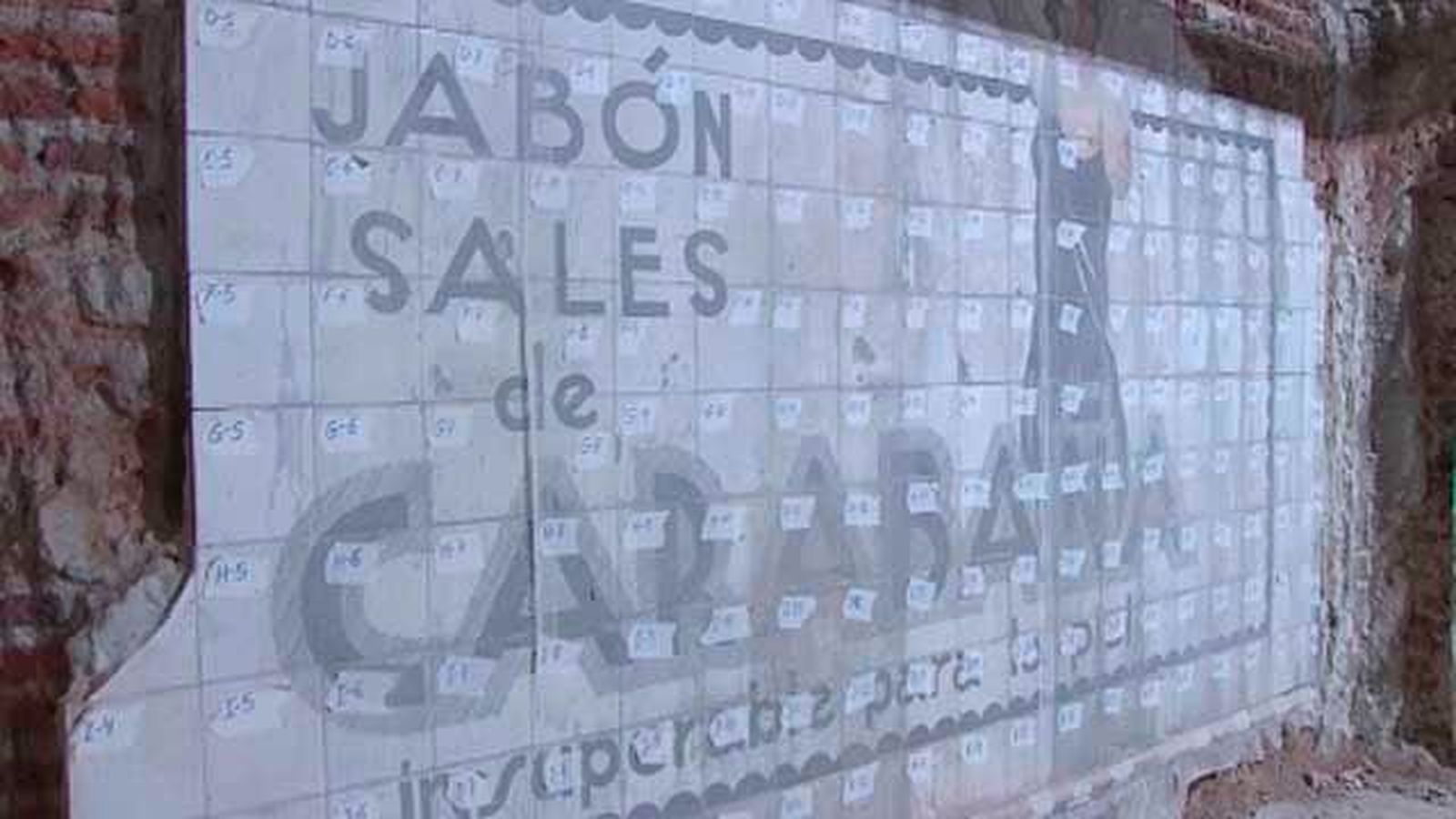 Hallan un anuncio de los años 20 en las obras del Metro de la estación de Sevilla