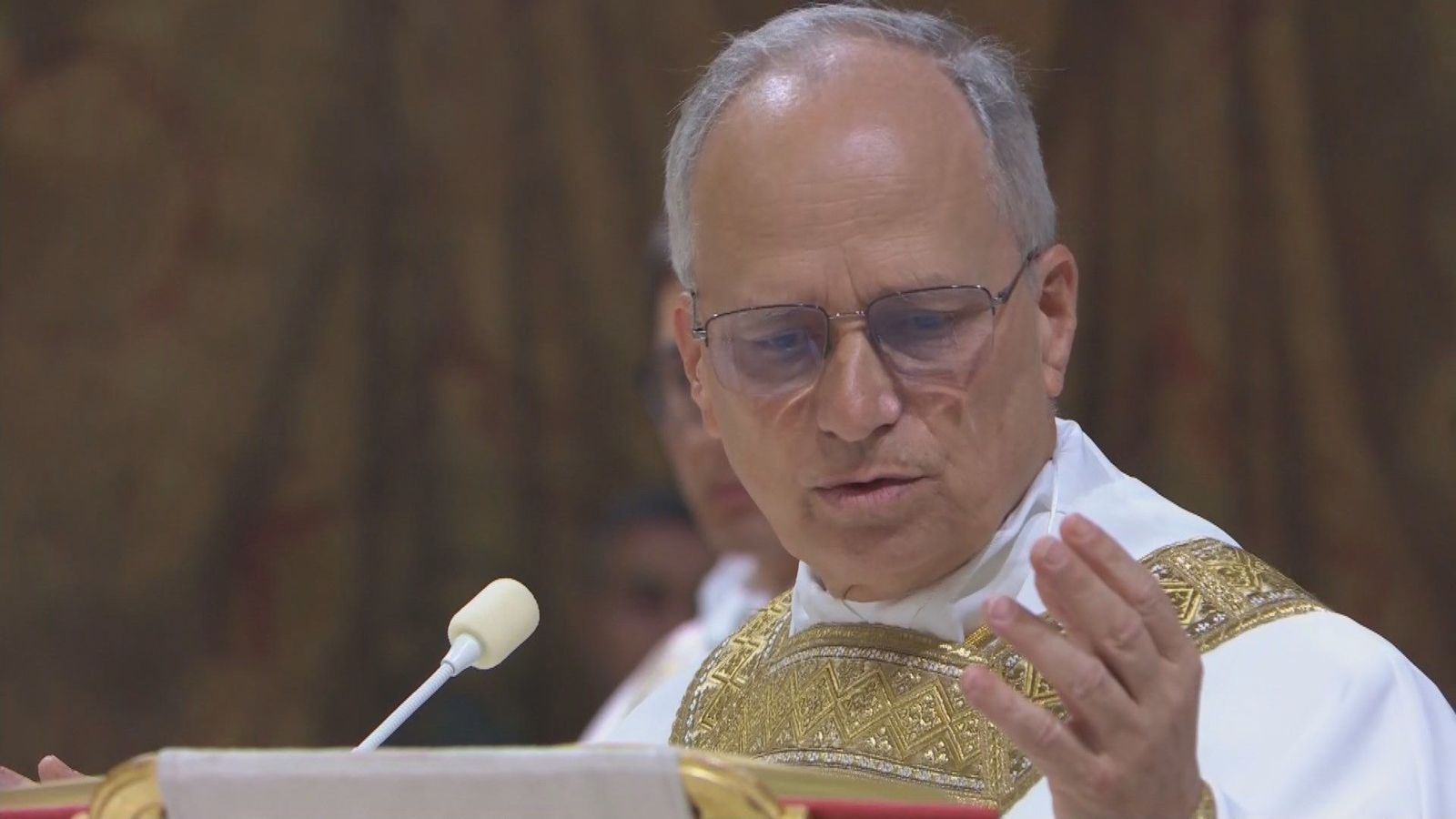 El papa León XIV oficia la primera misa de su pontificado en la Capilla Sixtina