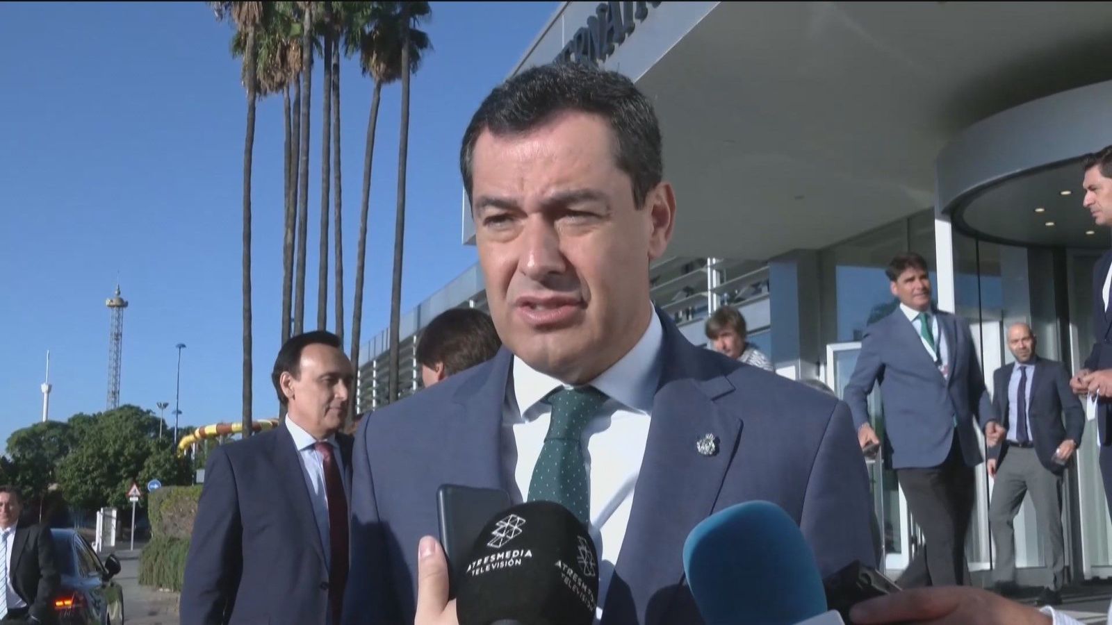 Juanma Moreno: "Hay una jaula de grillos entre el Gobierno y el PSOE"