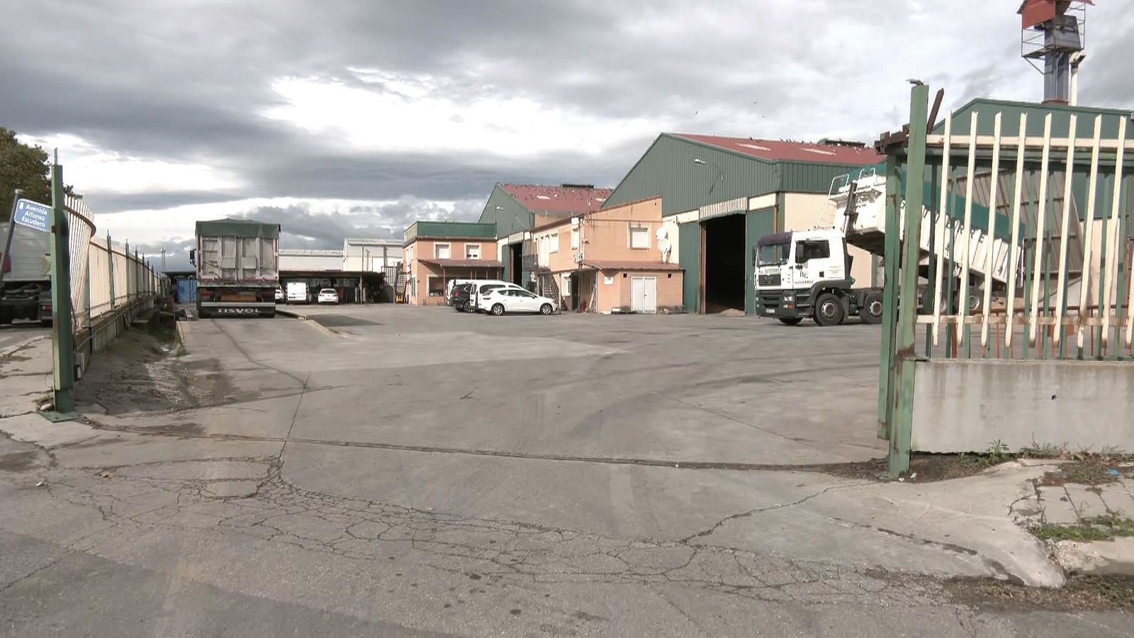 Pillados in fraganti robando en una nave industrial de El Casar