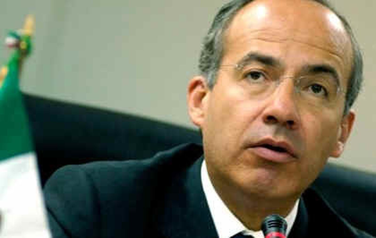 Calderón responsabiliza a empresas armamentísticas de EEUU de la violencia en México