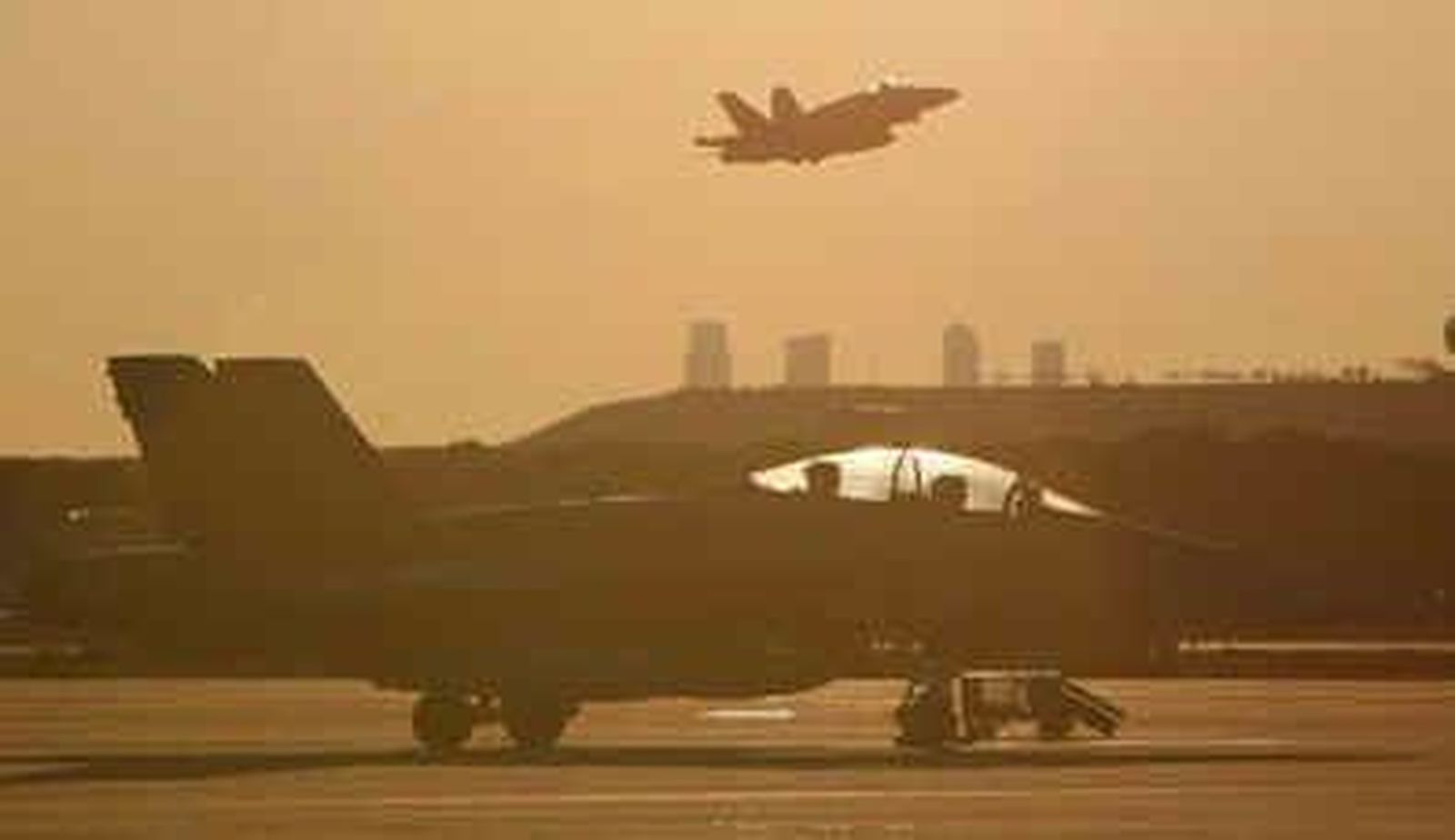 Los F-18 españoles están ya operativos y tienen autorización para abrir fuego