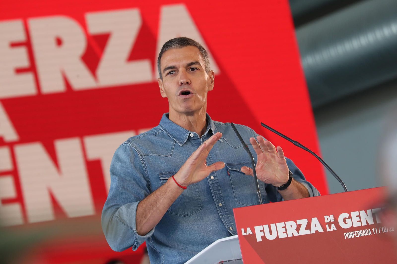 Sánchez ataca a PP y Vox, no hace autocrítica y vuelve a recurrir a las promesas de vivienda