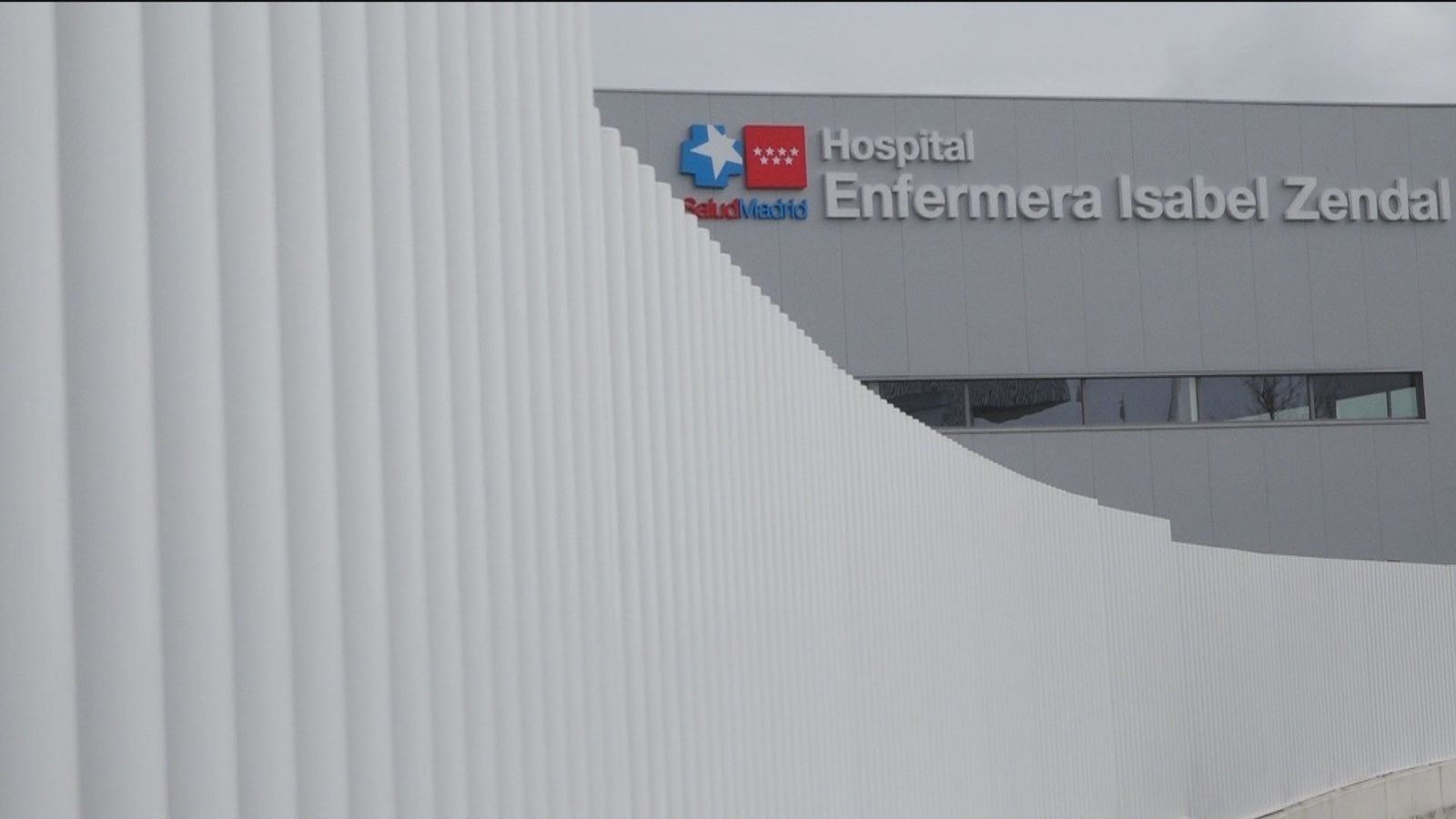 Sin taxis en el Hospital Zendal: "Podemos estar ante el único hospital que no tiene parada de taxi"