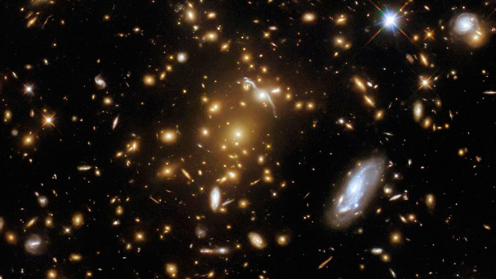 Un cúmulo de galaxias captado por el telescopio espacial Hubble