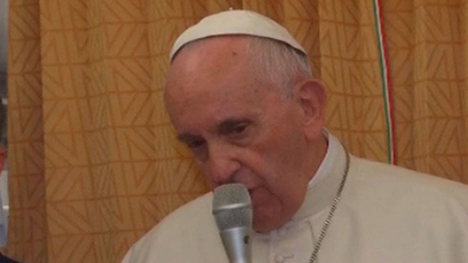 El Papa afirma que Jesús nunca abandonaría a un transexual ni homosexual