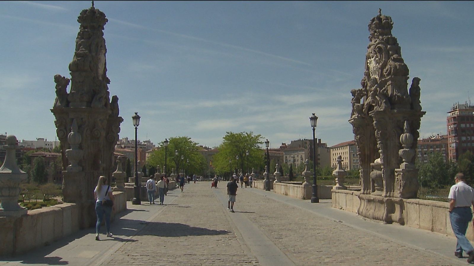 Finaliza la restauración de las estatuas en el Puente de Toledo