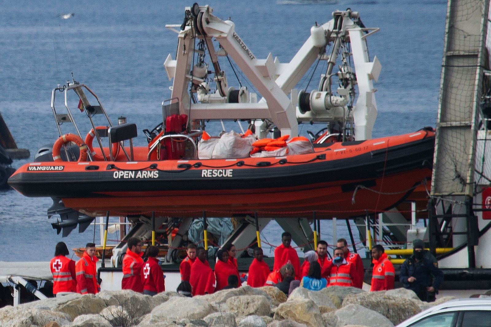 Desembarcan los 308 inmigrantes del Open Arms en San Roque