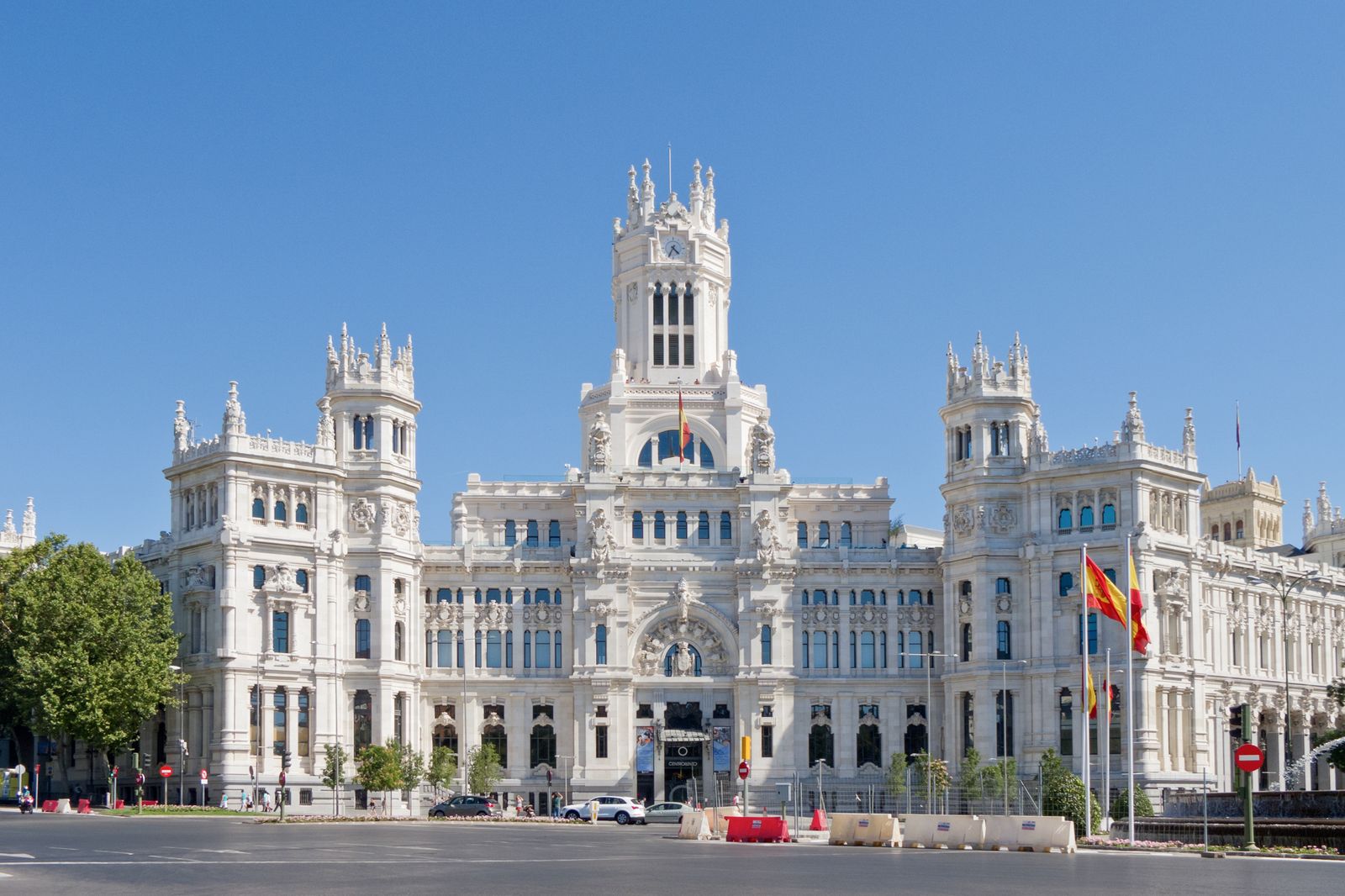 El Ayuntamiento de Madrid convoca oposiciones para trabajadores sociales y jardineros
