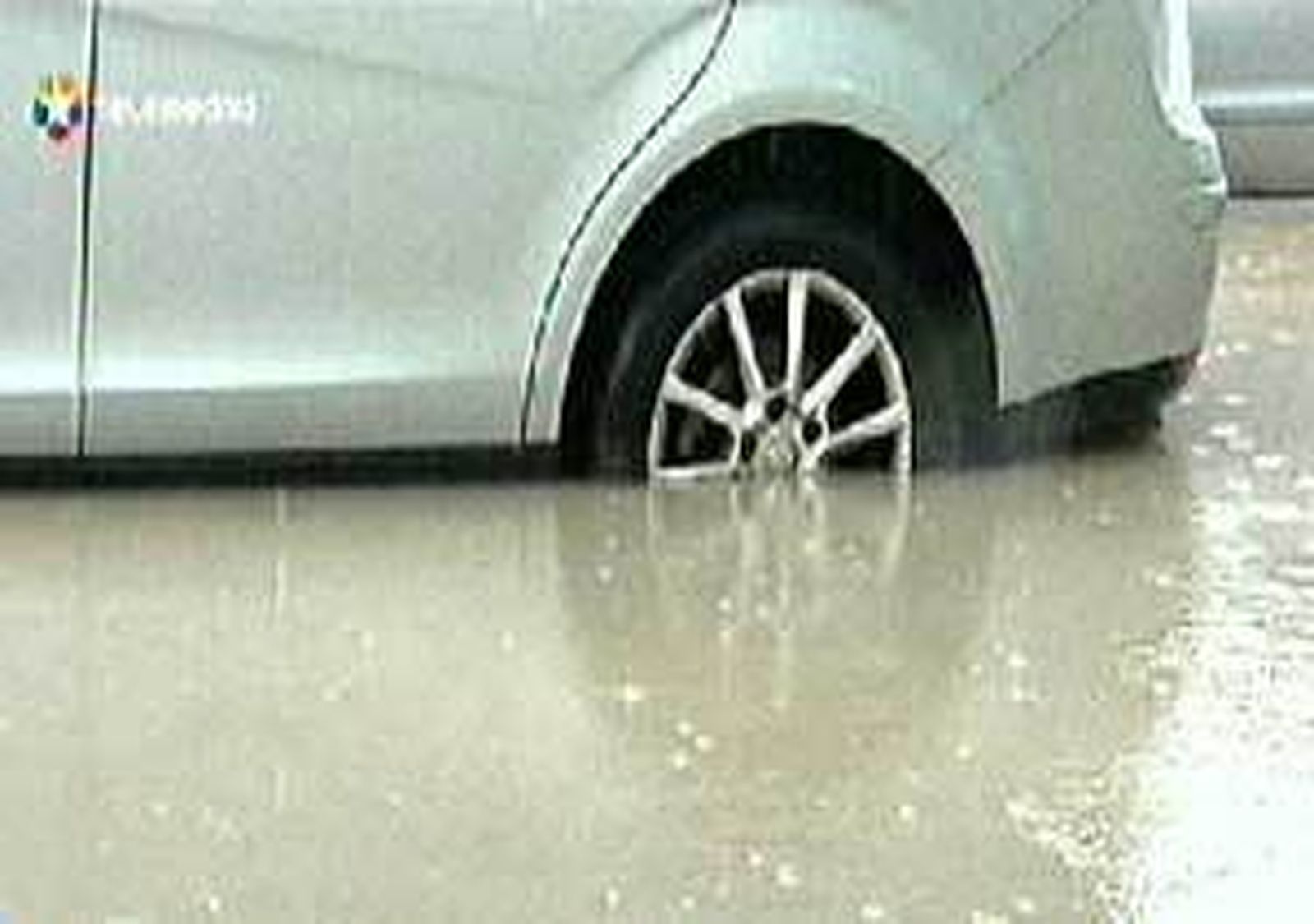 El 112 recibió 170 avisos en  tres horas por las fuertes lluvias
