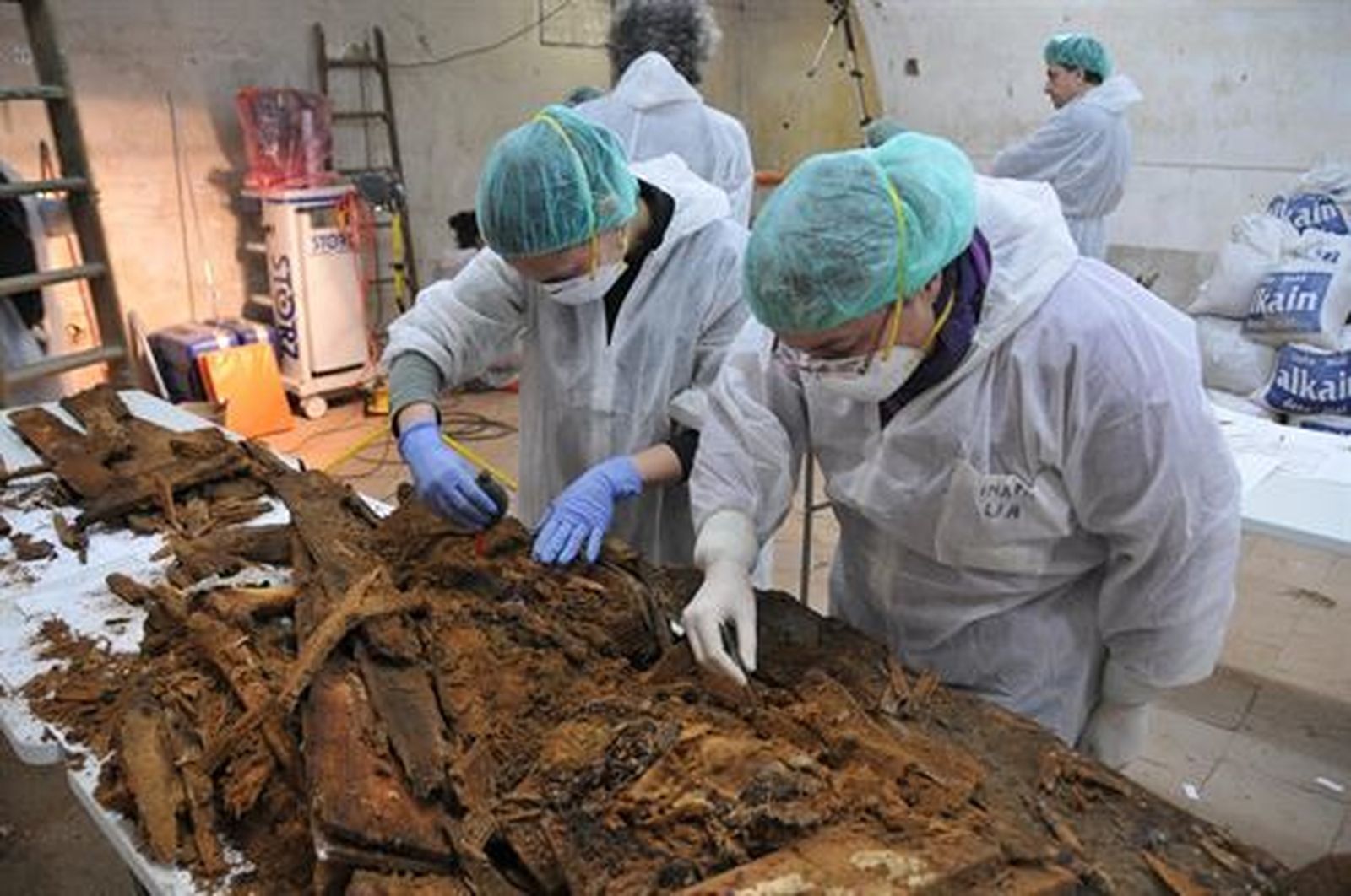 HUESOS_INVESTIGADORES_CERVANTES