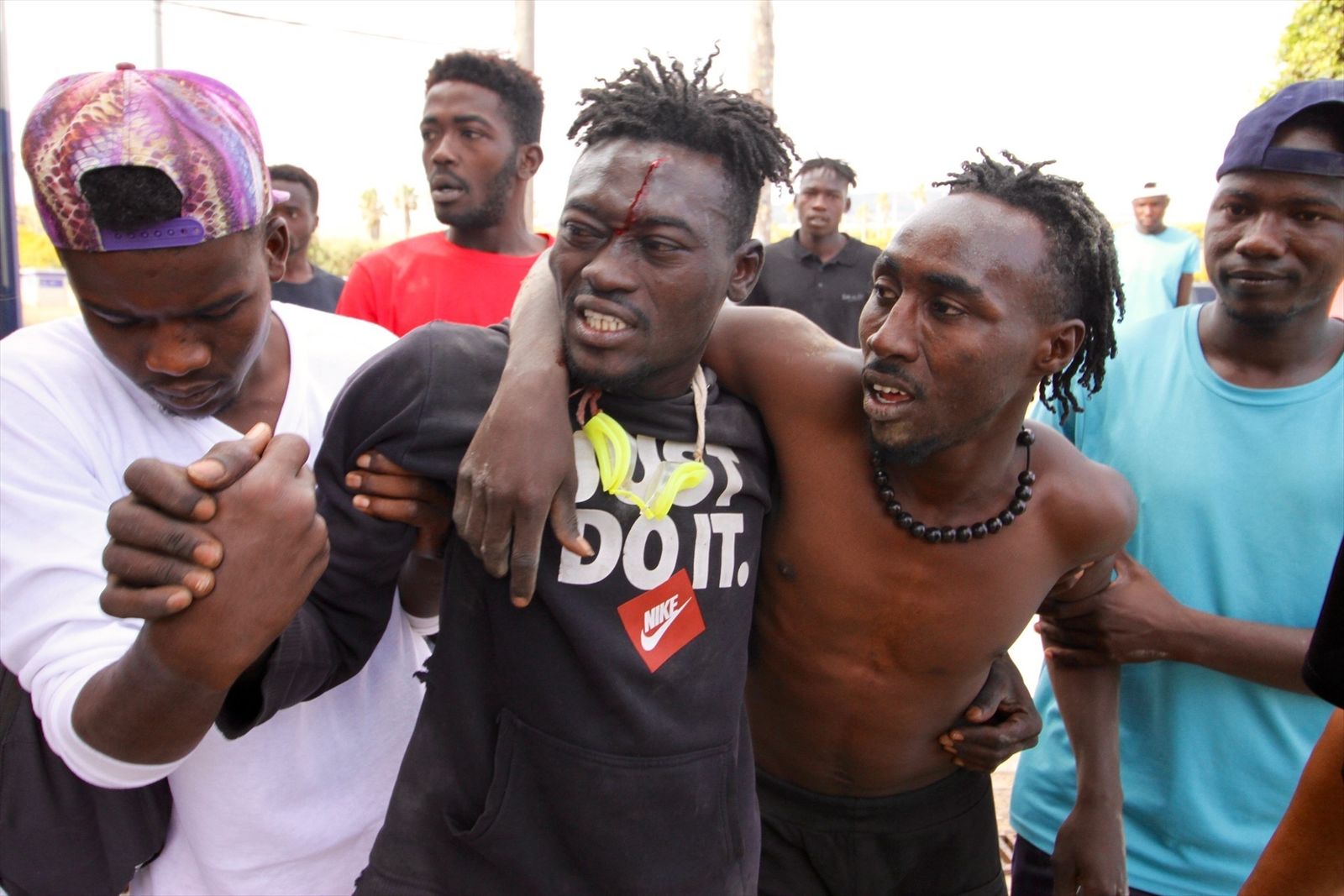 Un inmigrante herido tras saltar la valla de la frontera de Melilla