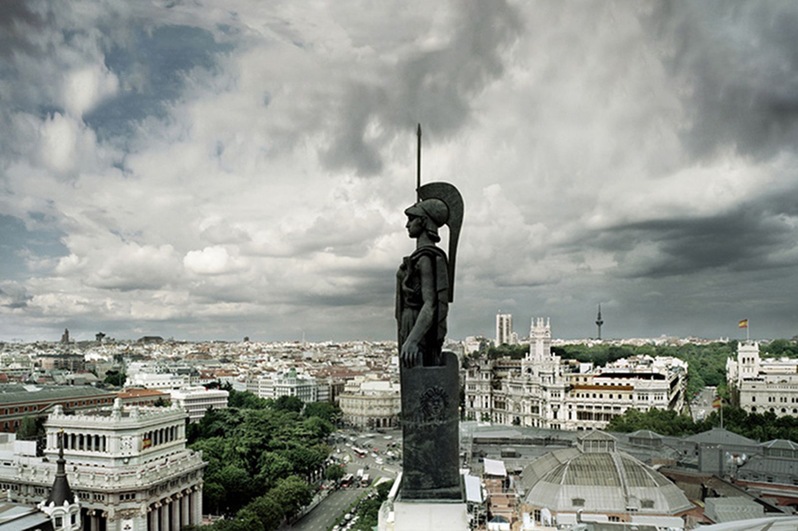La Minerva del Círculo de Bellas Artes domina este paisaje de Madrid
