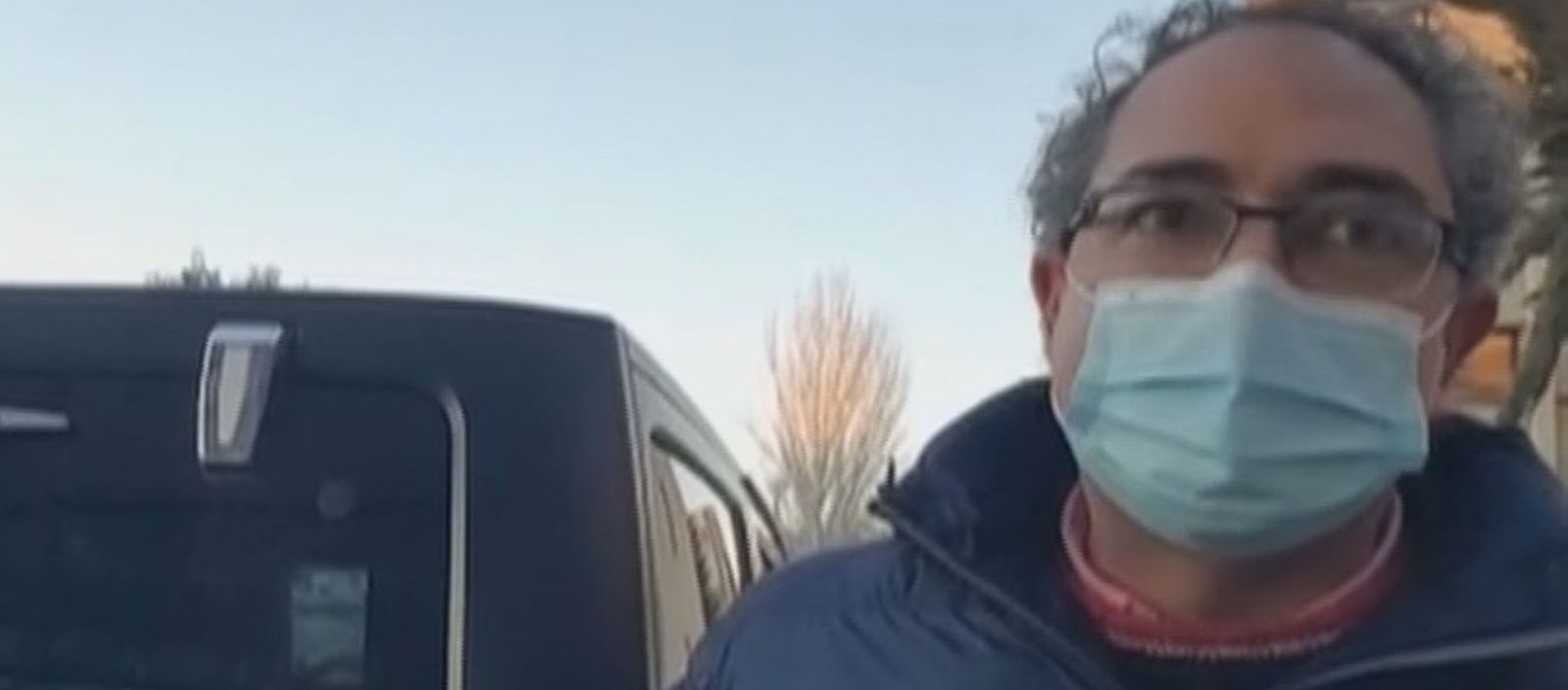 Voluntarios trasladan con todoterrenos a pacientes y trabajadores del Hospital de Getafe