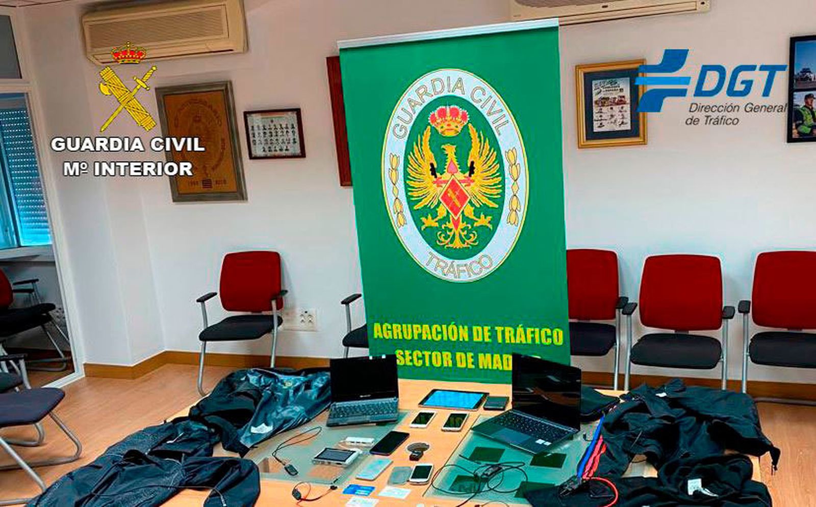 El grupo operaba en la sede del Centro de exámenes de la D.G.T. en Móstoles